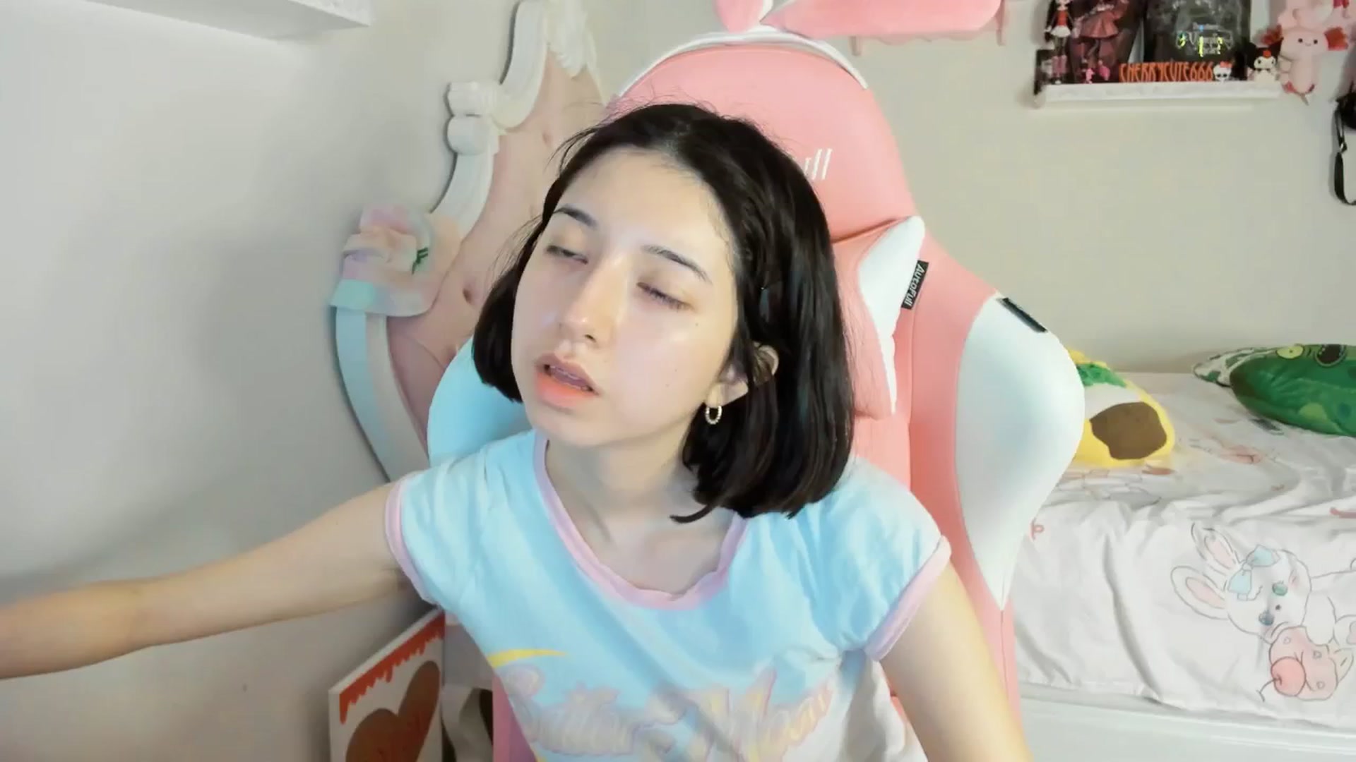 Gallery image thumbnail from Cherrycute666's myfreecams stream on, 06/23/2025, 05:23 image 16 of 20