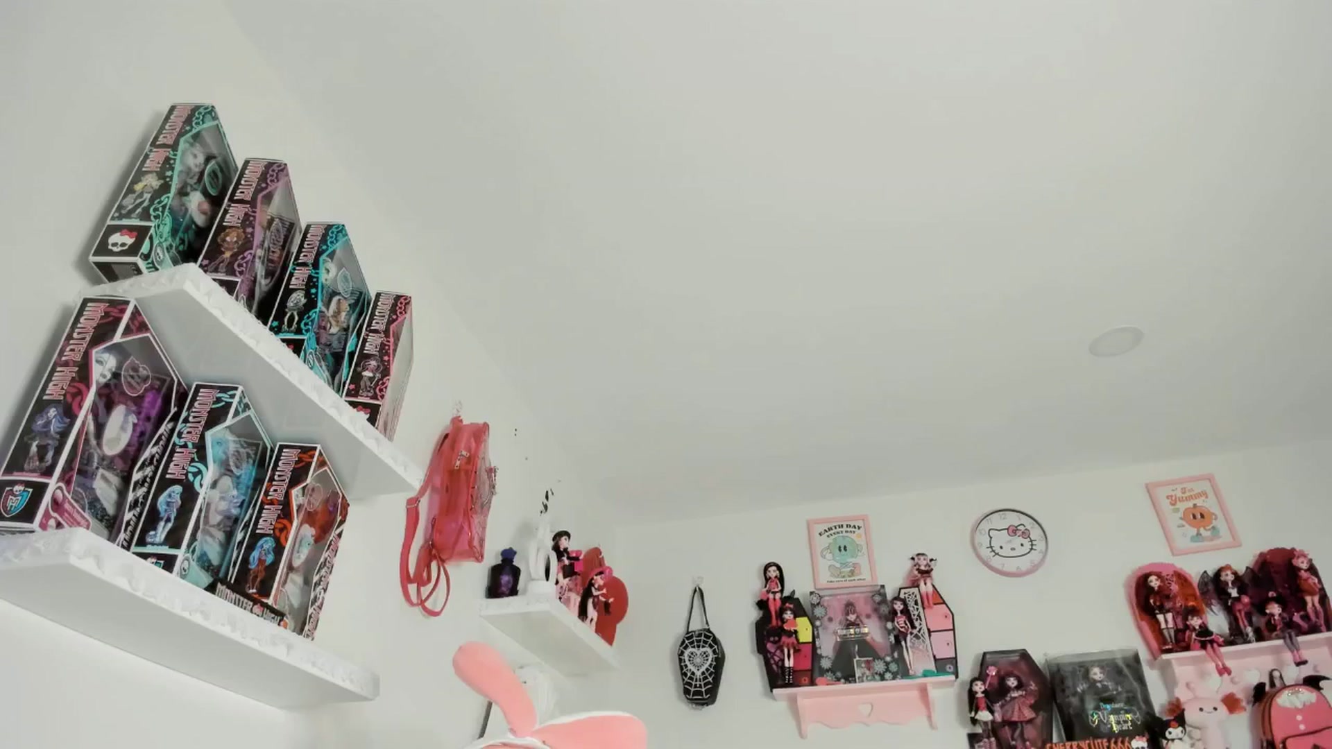 Gallery image thumbnail from Cherrycute666's myfreecams stream on, 06/23/2025, 05:23 image 15 of 20