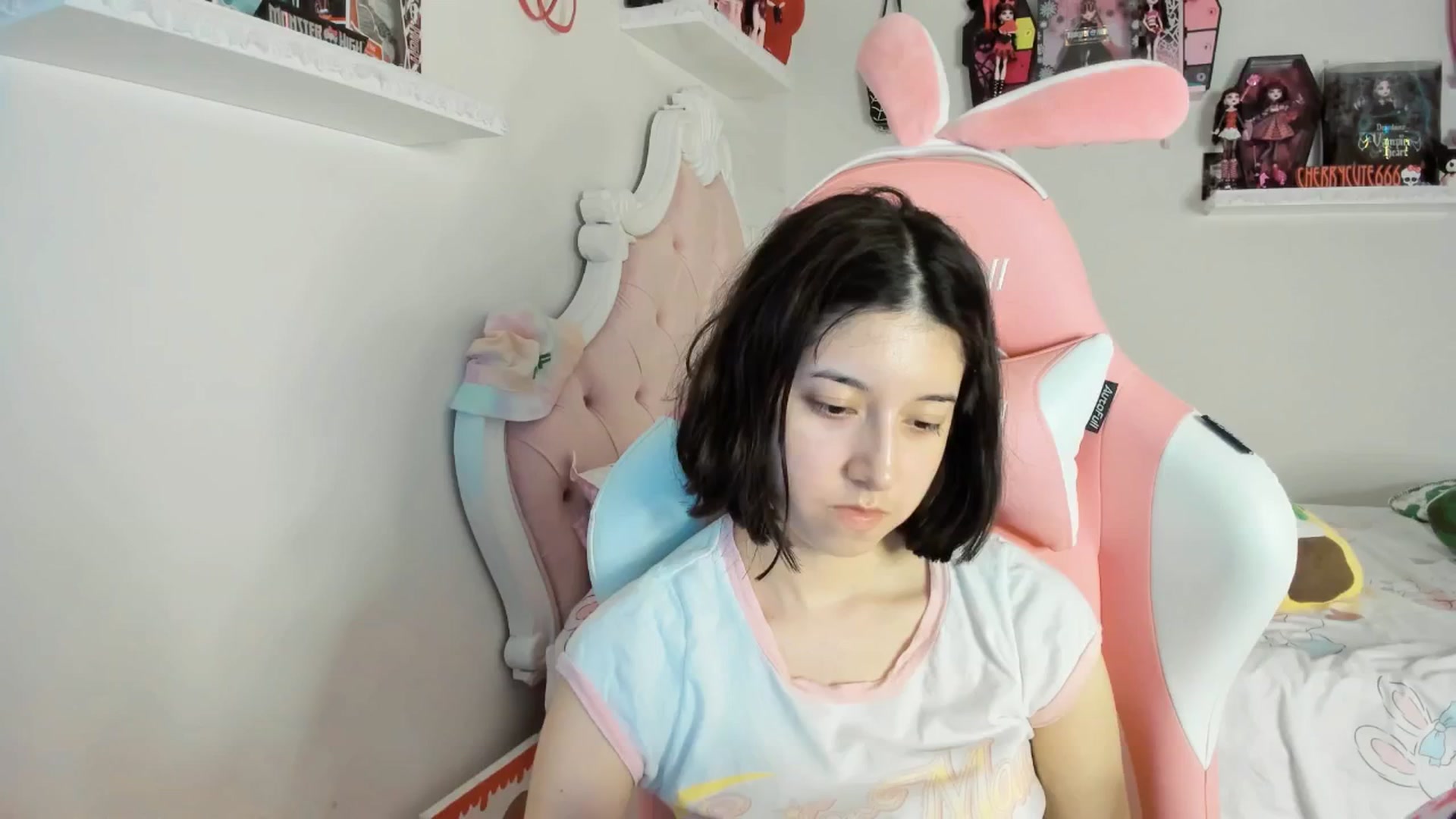 Gallery image thumbnail from Cherrycute666's myfreecams stream on, 06/23/2025, 05:23 image 10 of 20