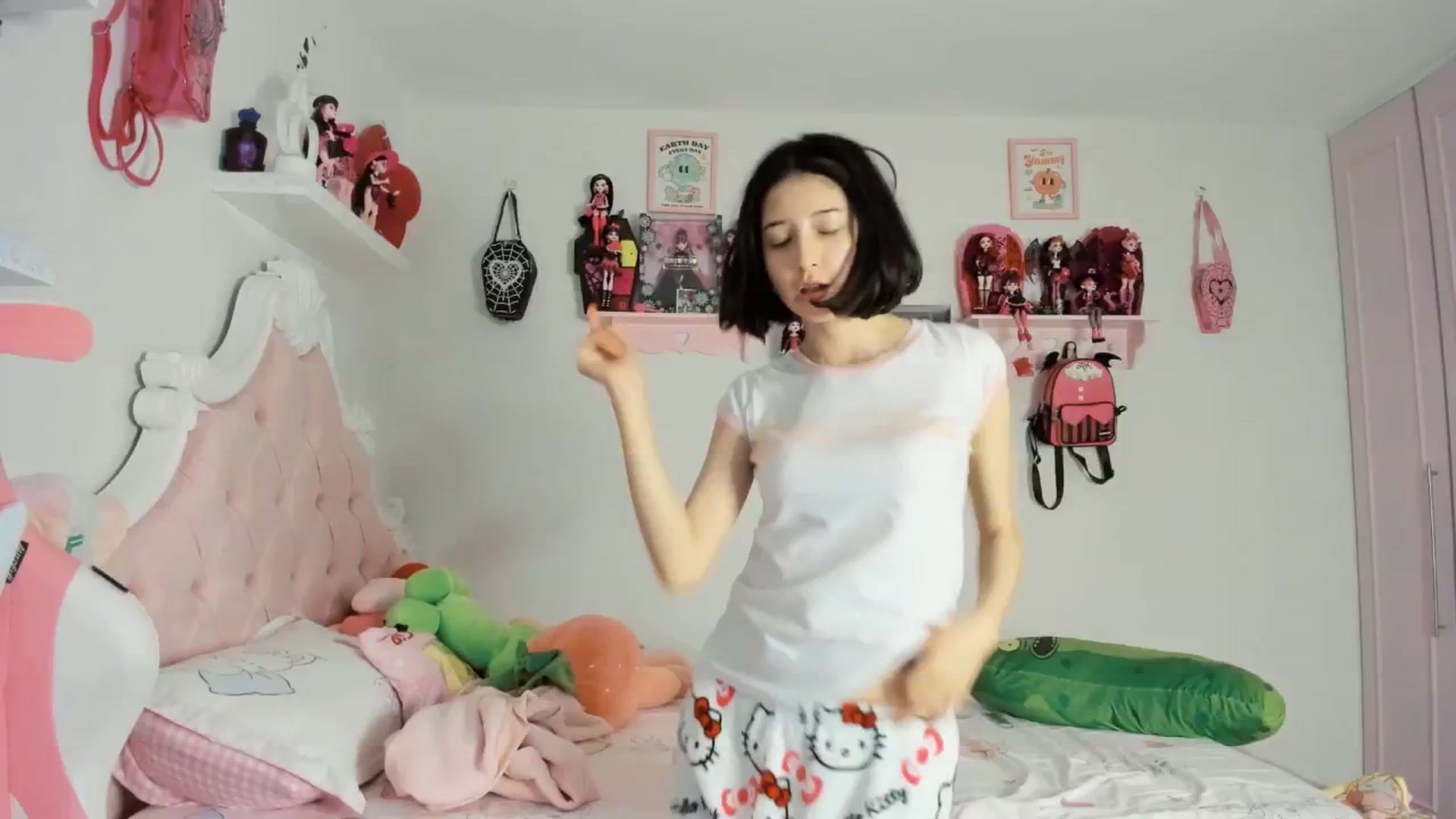 Gallery image thumbnail from Cherrycute666's myfreecams stream on, 06/23/2025, 05:23 image 7 of 20