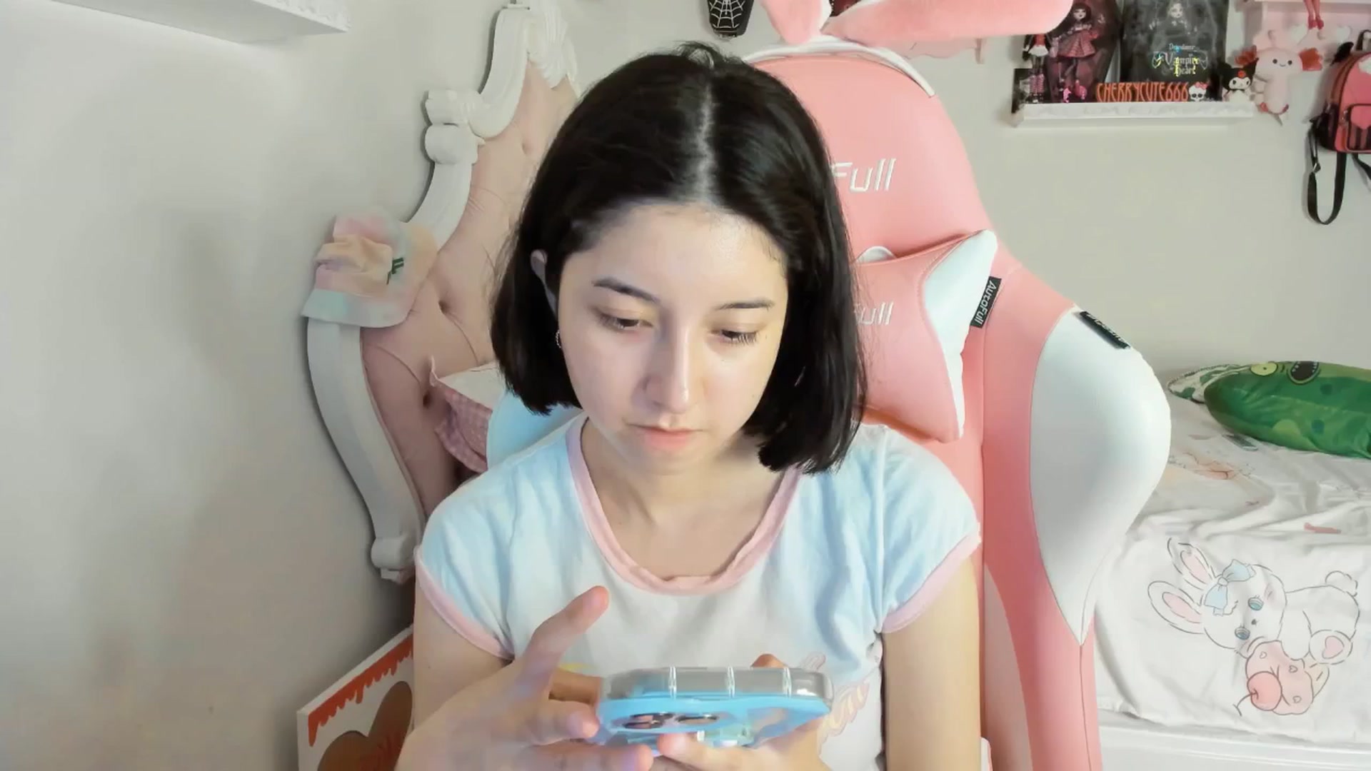 Gallery image thumbnail from Cherrycute666's myfreecams stream on, 06/23/2025, 05:34 image 5 of 20