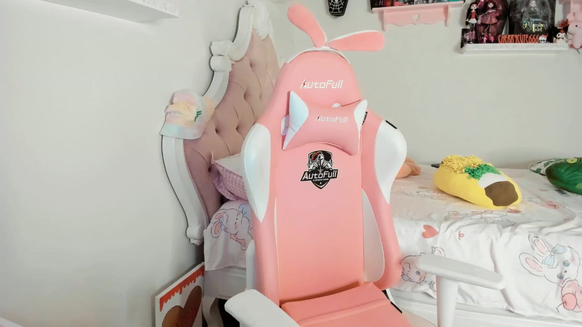 Gallery image thumbnail from Cherrycute666's myfreecams stream on, 06/23/2025, 05:34 image 8 of 20