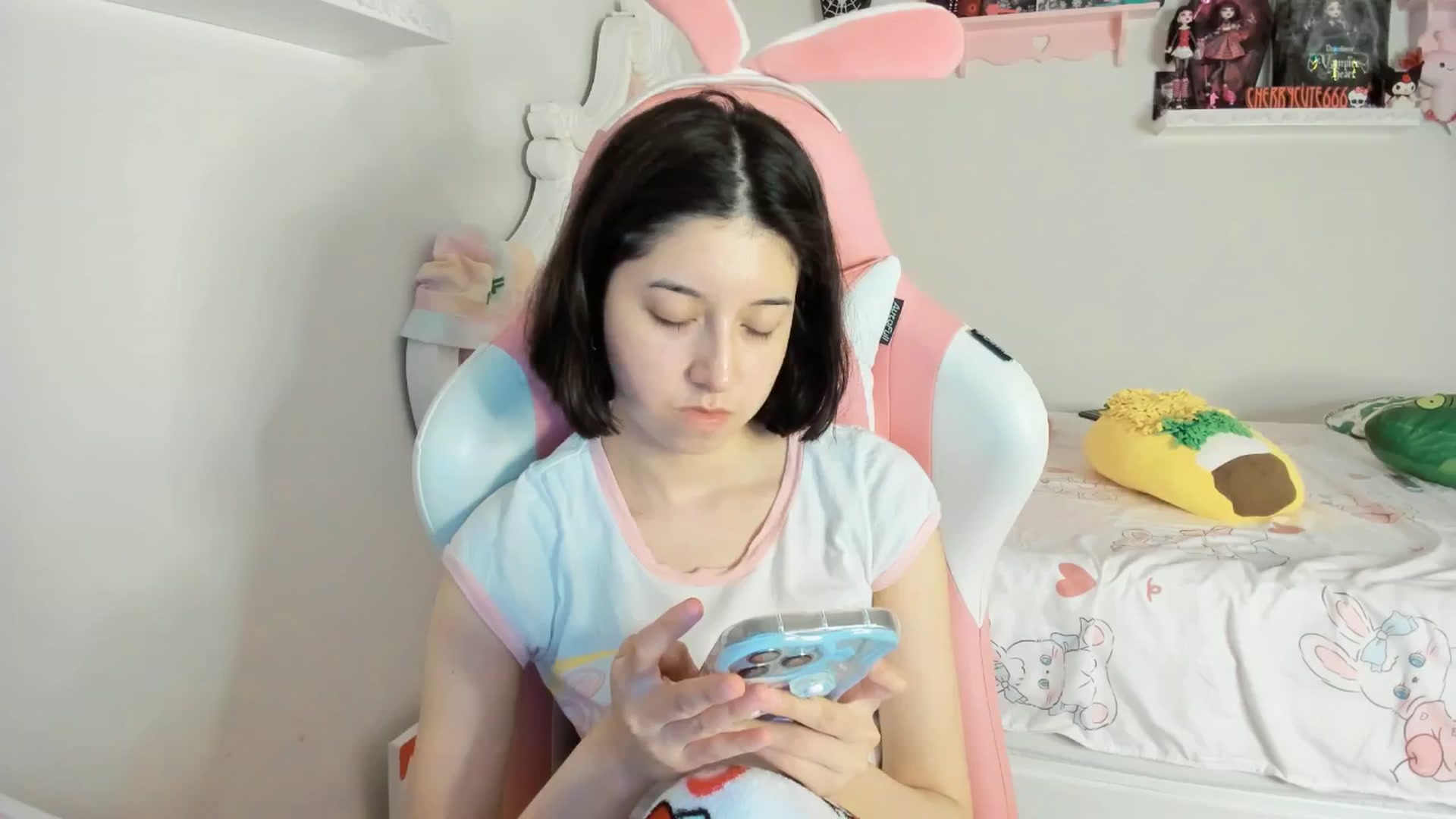Gallery image thumbnail from Cherrycute666's myfreecams stream on, 06/23/2025, 05:34 image 17 of 20