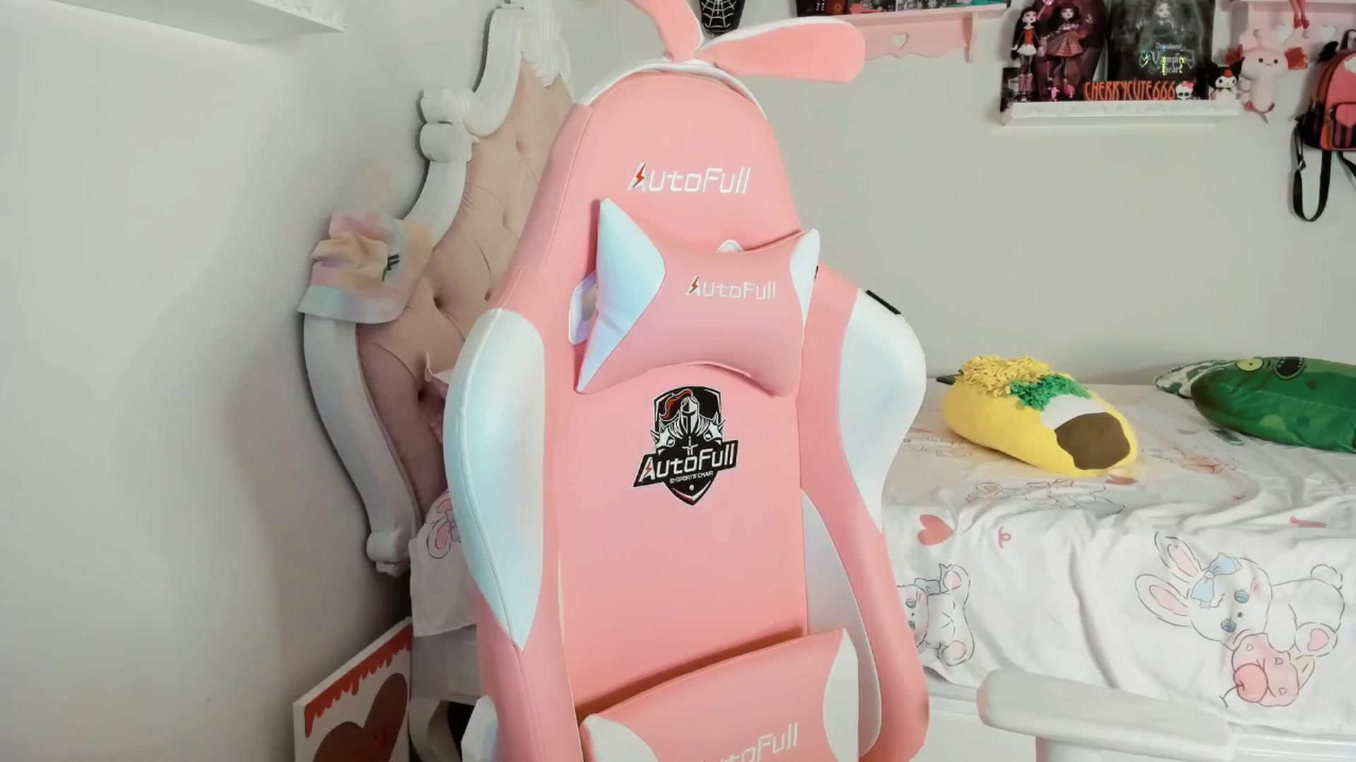 Gallery image thumbnail from Cherrycute666's myfreecams stream on, 06/23/2025, 05:34 image 1 of 20