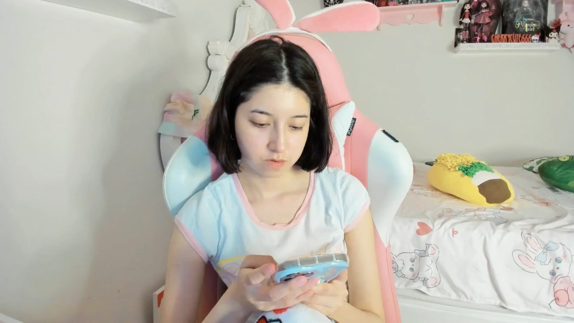 Gallery image thumbnail from Cherrycute666's myfreecams stream on, 06/23/2025, 05:34 image 19 of 20