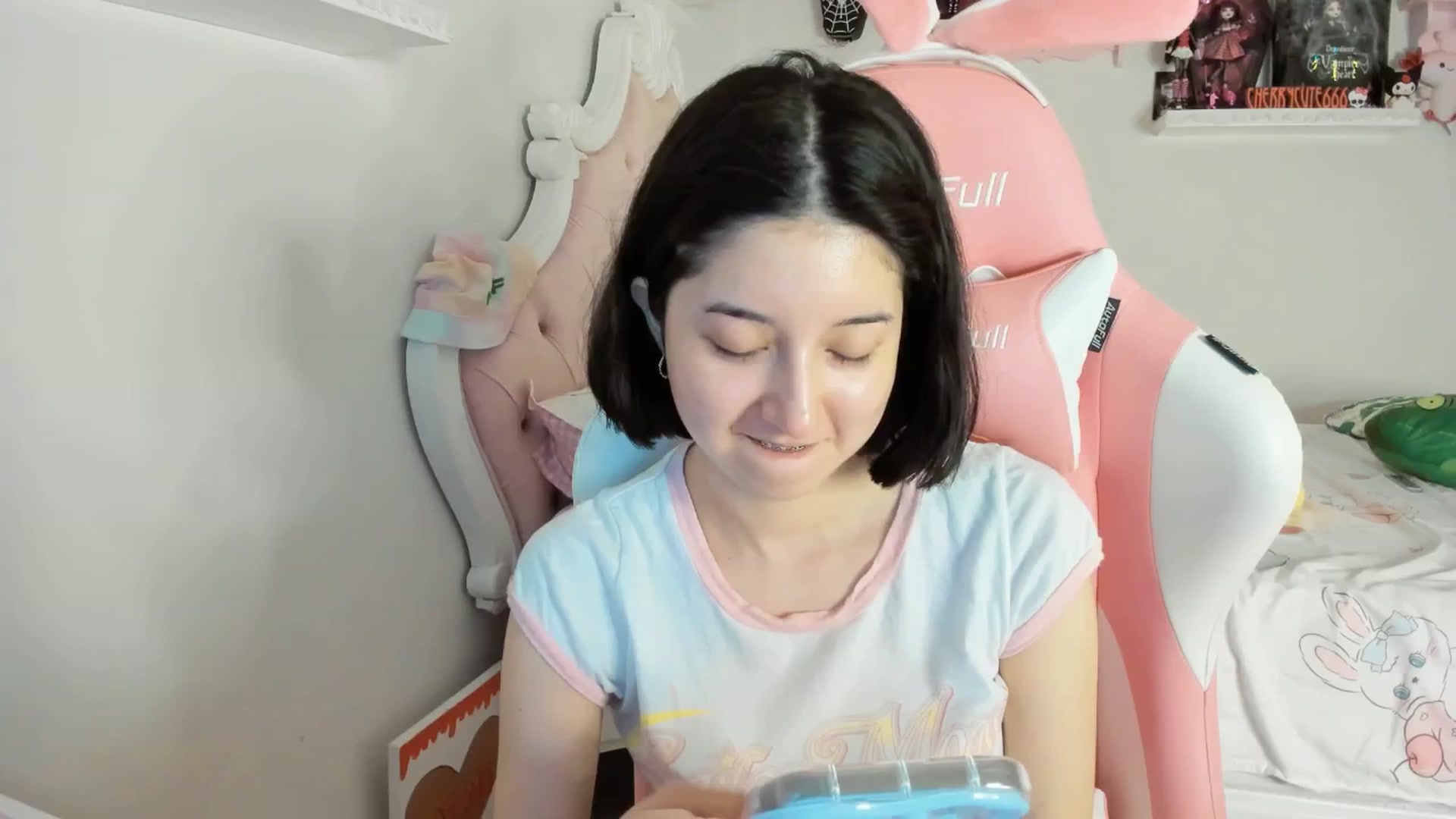 Gallery image thumbnail from Cherrycute666's myfreecams stream on, 06/23/2025, 05:34 image 6 of 20