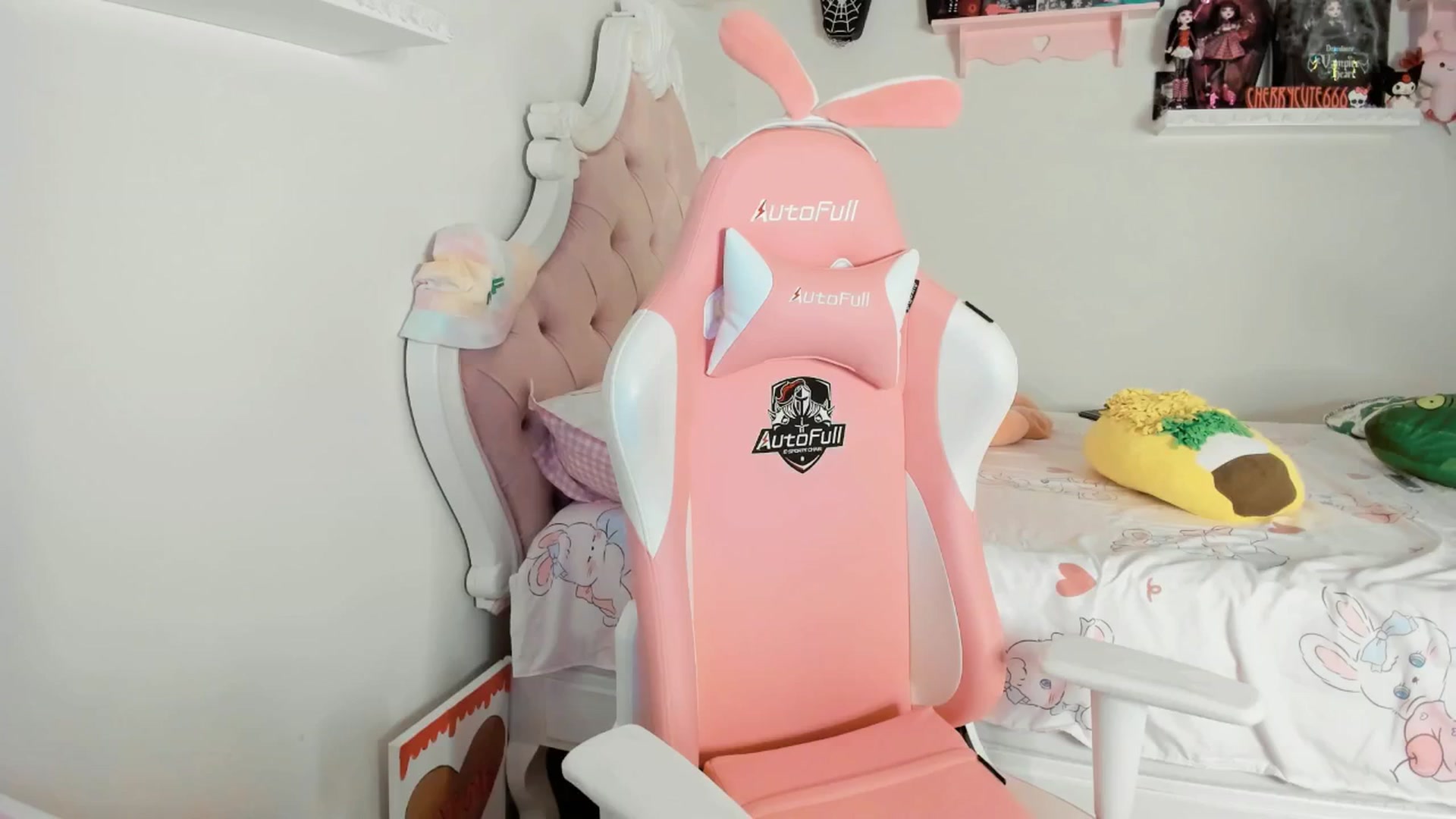 Gallery image thumbnail from Cherrycute666's myfreecams stream on, 06/23/2025, 05:34 image 15 of 20