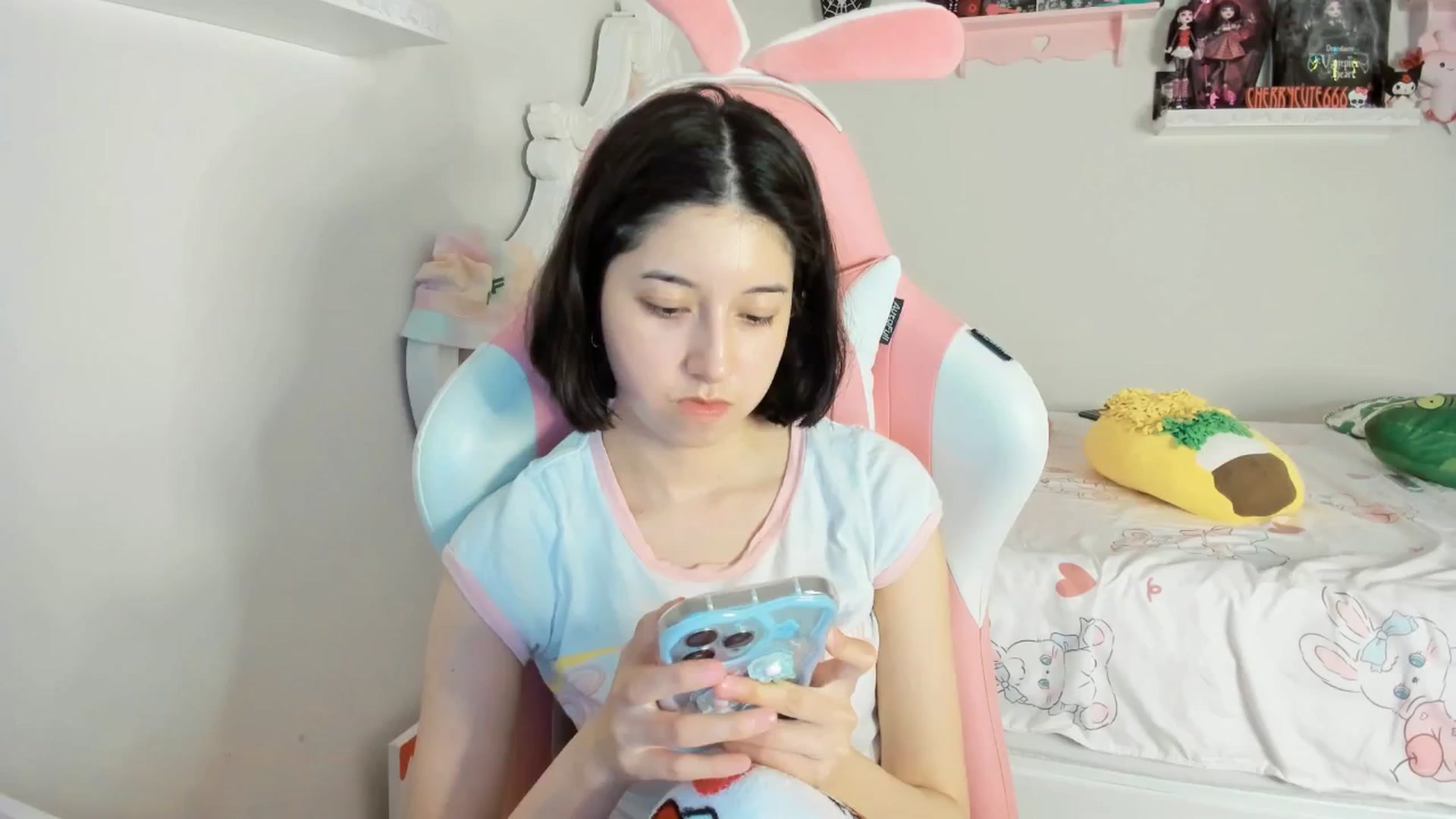 Gallery image thumbnail from Cherrycute666's myfreecams stream on, 06/23/2025, 05:34 image 16 of 20