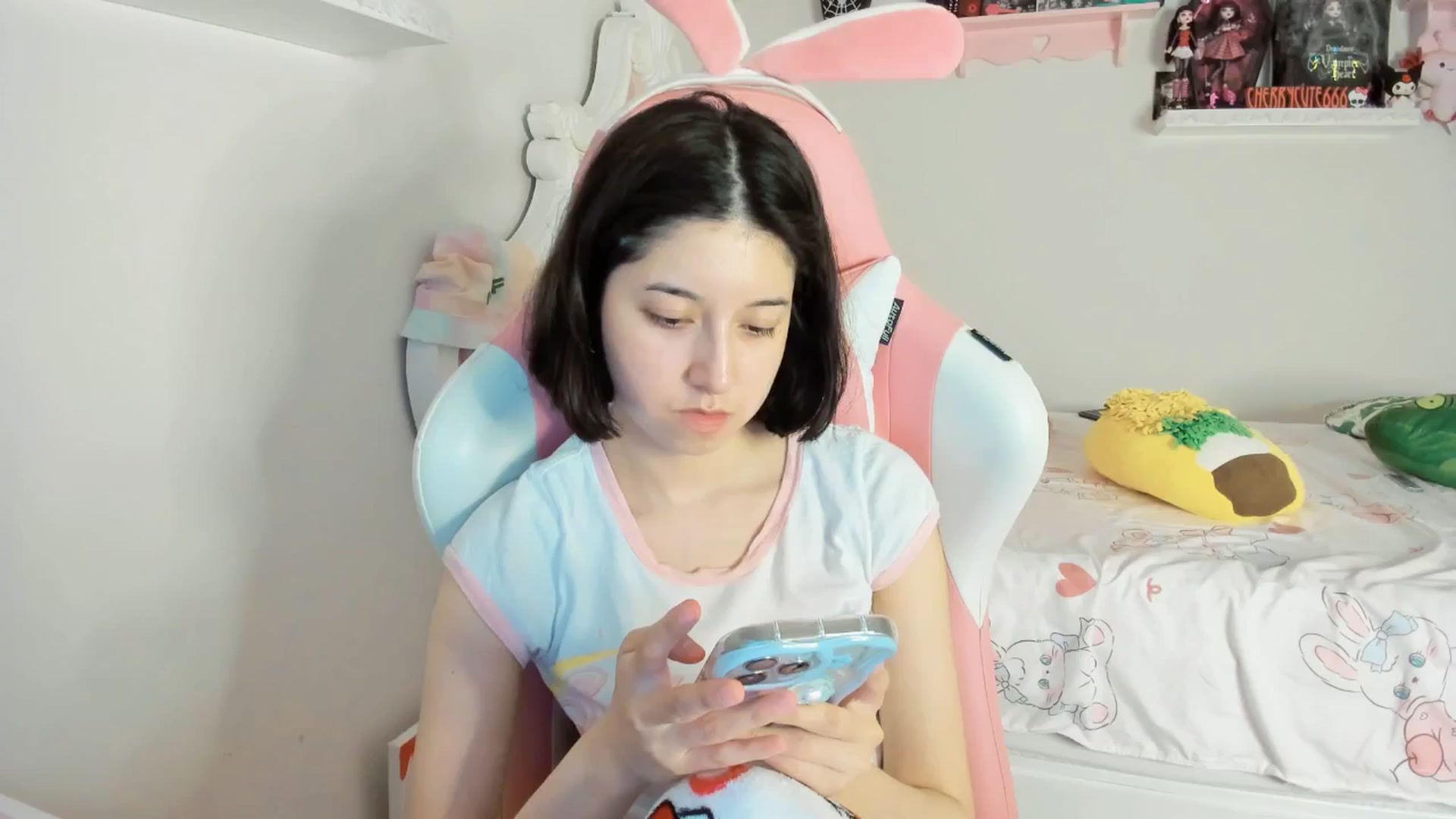 Gallery image thumbnail from Cherrycute666's myfreecams stream on, 06/23/2025, 05:34 image 18 of 20