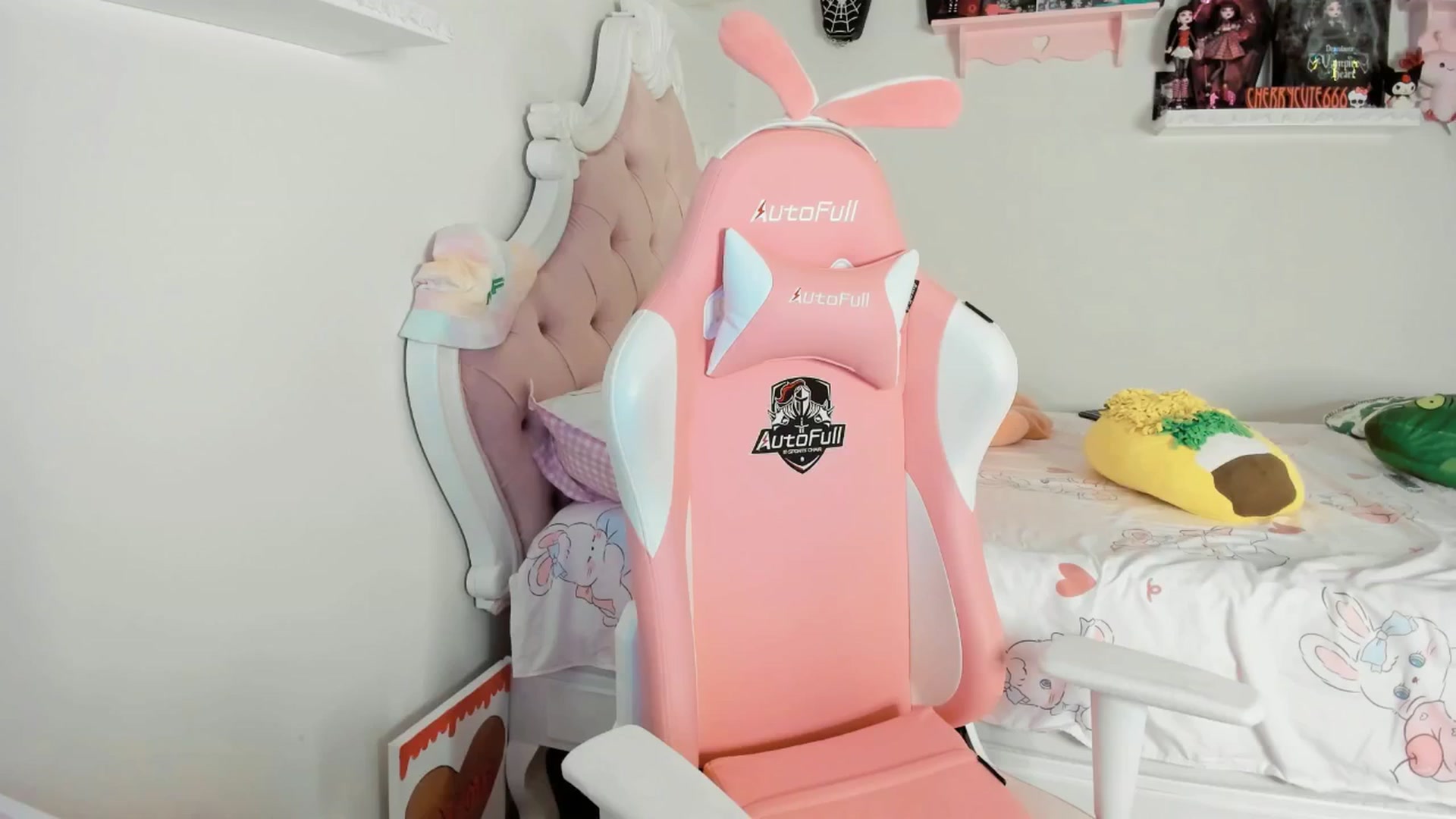 Gallery image thumbnail from Cherrycute666's myfreecams stream on, 06/23/2025, 05:34 image 7 of 20