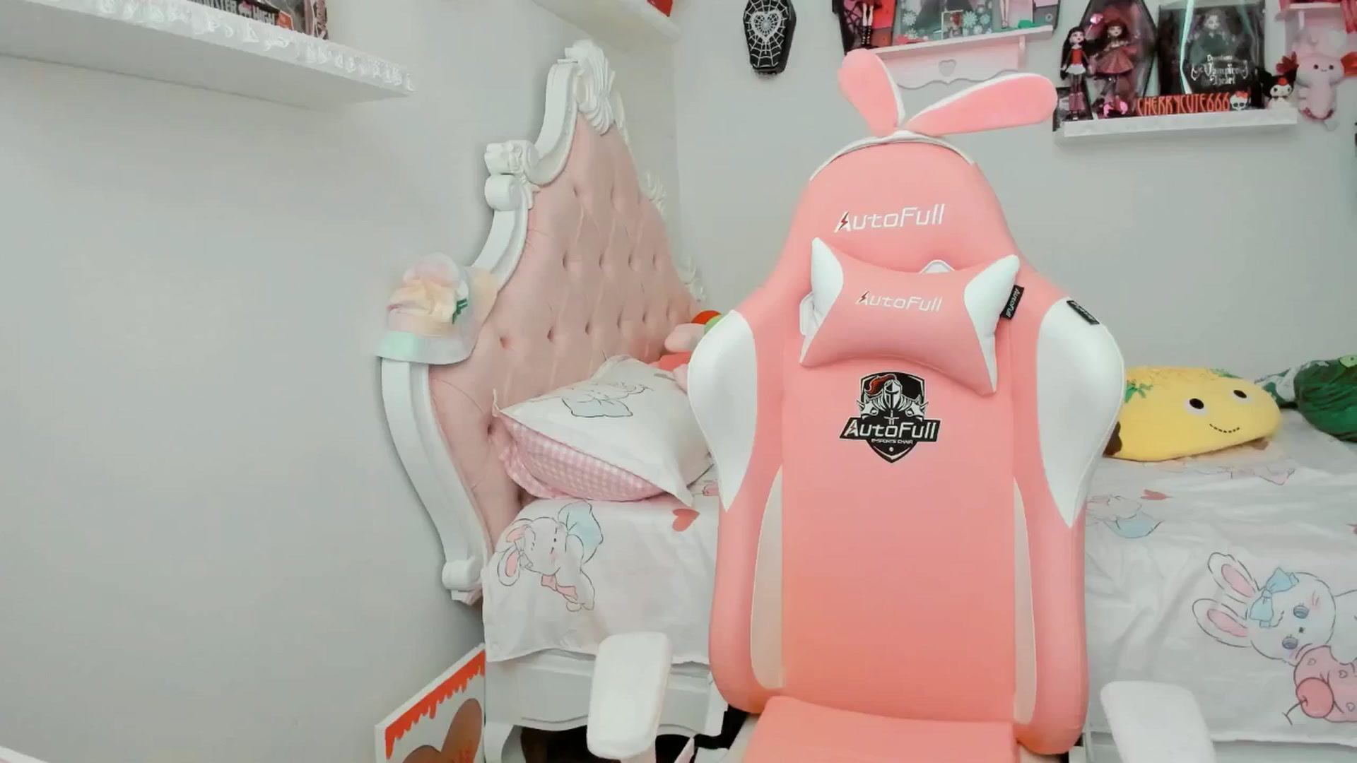 Gallery image thumbnail from Cherrycute666's myfreecams stream on, 06/23/2025, 22:27 image 8 of 20