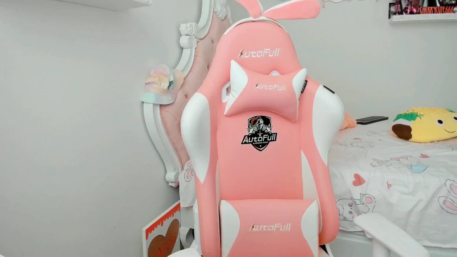 Gallery image thumbnail from Cherrycute666's myfreecams stream on, 06/23/2025, 22:27 image 16 of 20