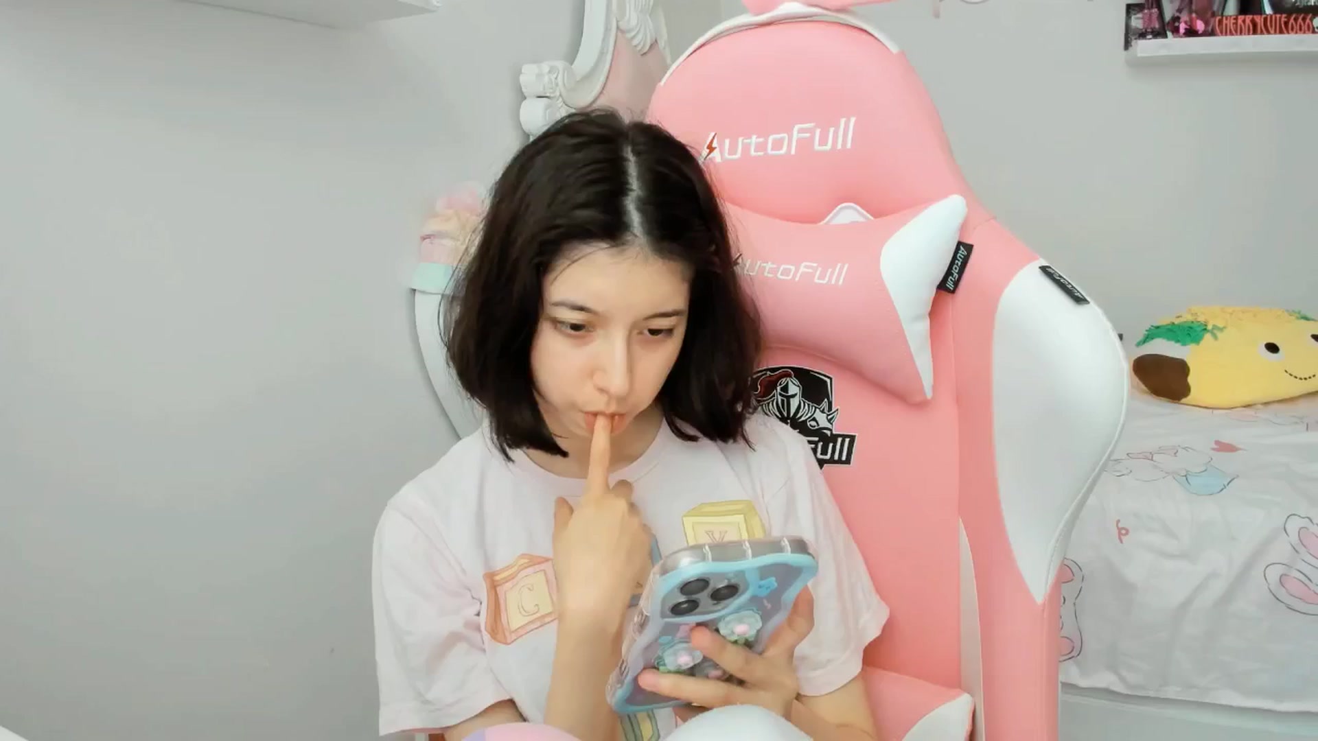 Gallery image thumbnail from Cherrycute666's myfreecams stream on, 06/23/2025, 22:27 image 20 of 20