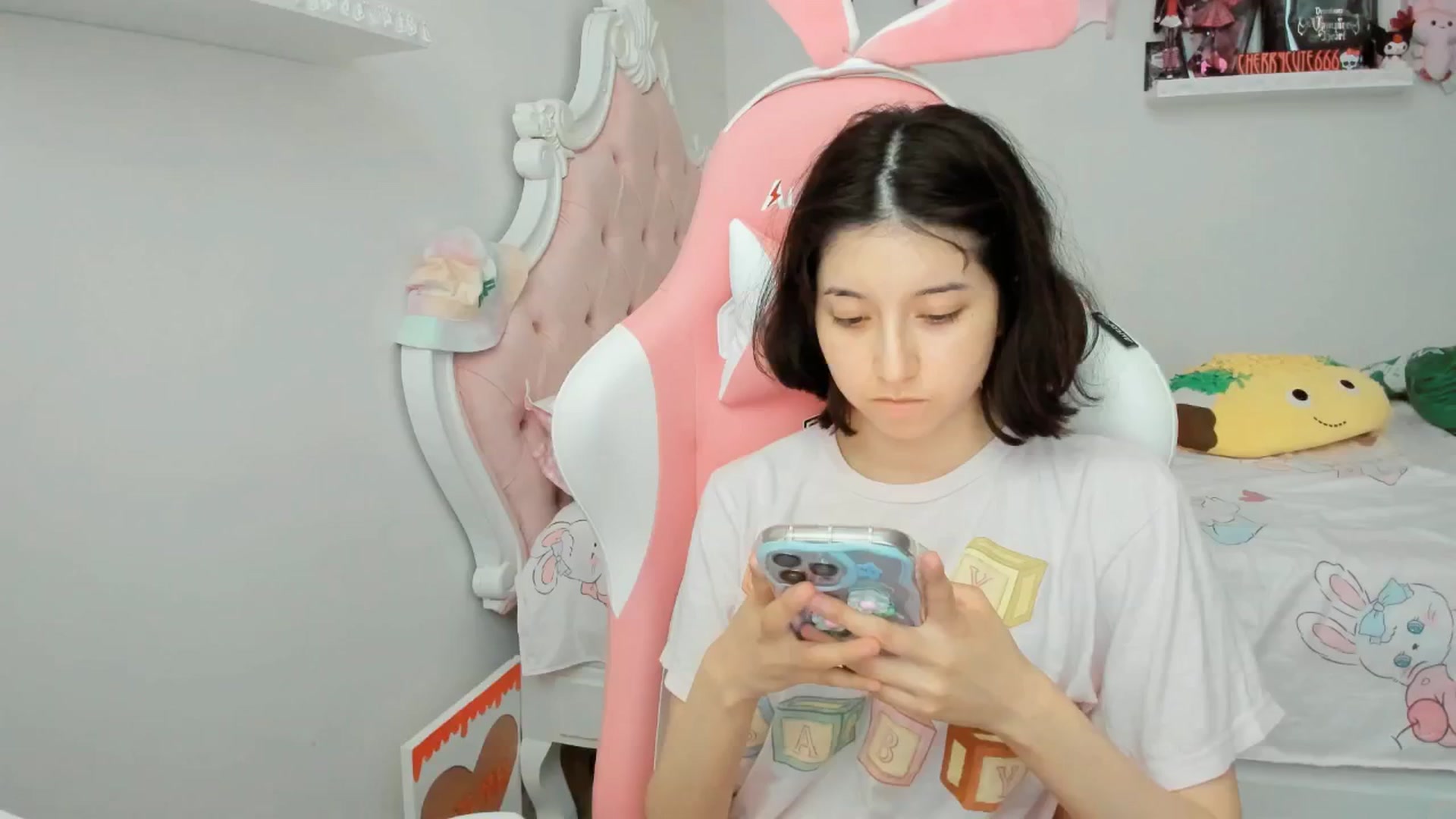 Gallery image thumbnail from Cherrycute666's myfreecams stream on, 06/23/2025, 22:27 image 10 of 20