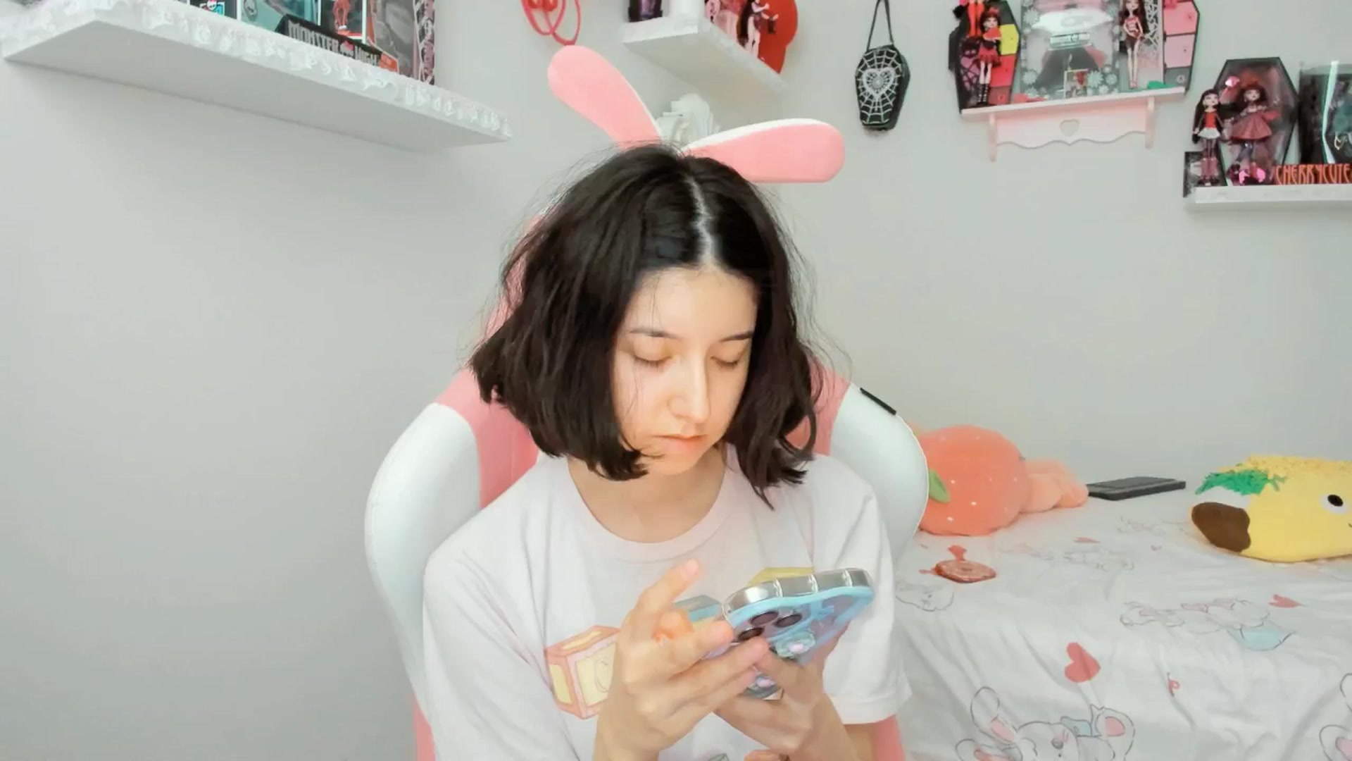 Gallery image thumbnail from Cherrycute666's myfreecams stream on, 06/24/2025, 24:58 image 15 of 20