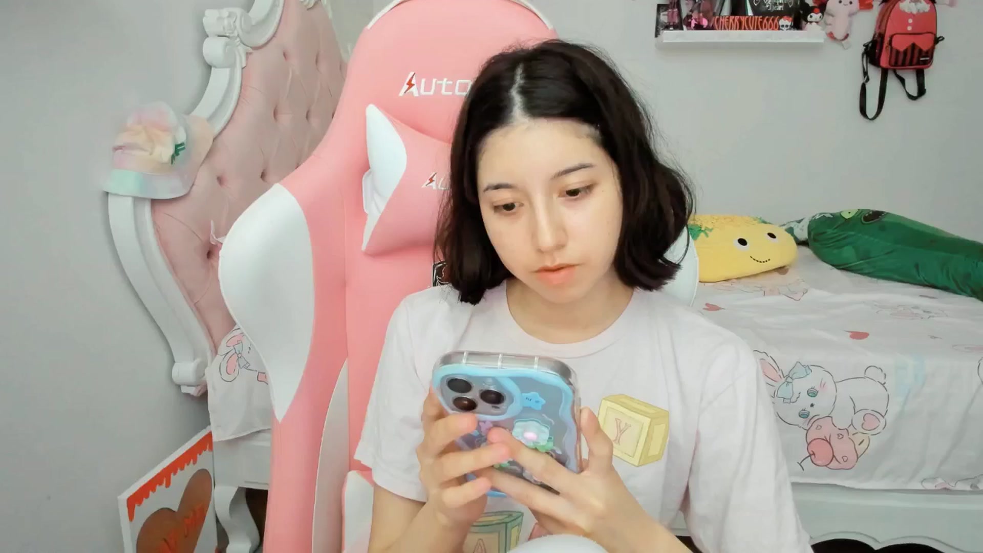 Gallery image thumbnail from Cherrycute666's myfreecams stream on, 06/24/2025, 24:58 image 13 of 20