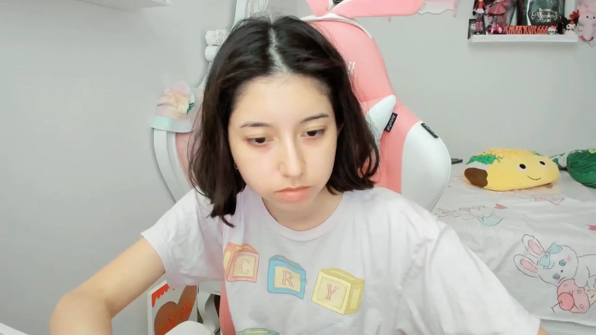 Gallery image thumbnail from Cherrycute666's myfreecams stream on, 06/24/2025, 24:58 image 6 of 20