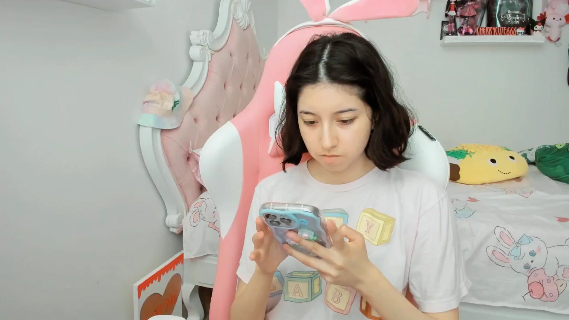 Gallery image thumbnail from Cherrycute666's myfreecams stream on, 06/24/2025, 24:58 image 4 of 20