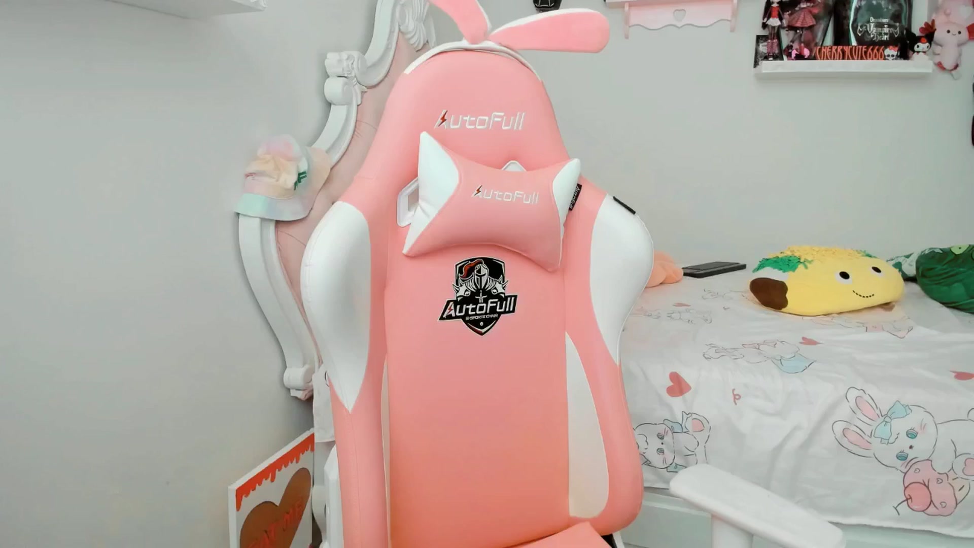 Gallery image thumbnail from Cherrycute666's myfreecams stream on, 06/24/2025, 24:58 image 3 of 20