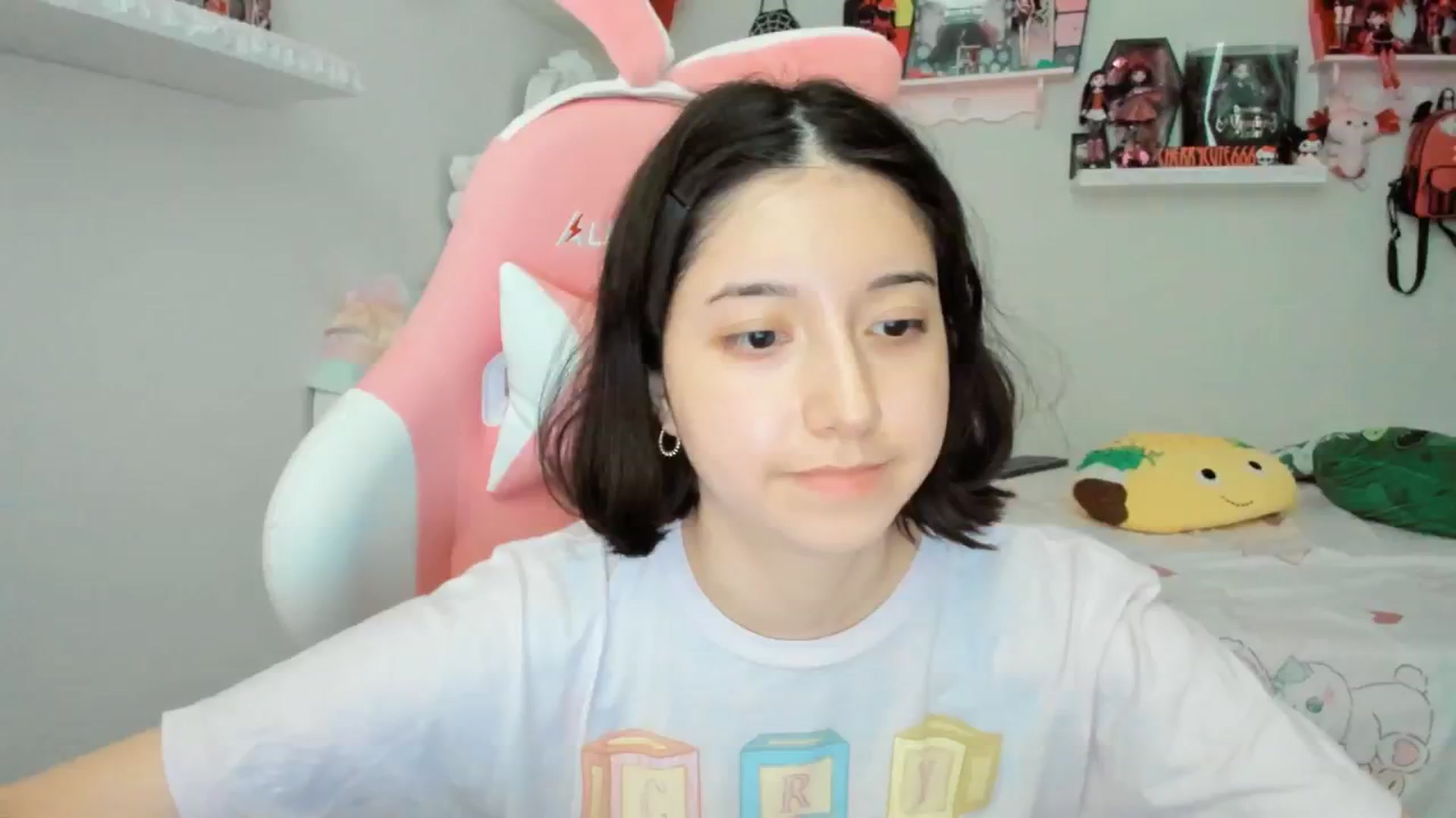 Gallery image thumbnail from Cherrycute666's myfreecams stream on, 06/24/2025, 24:58 image 18 of 20