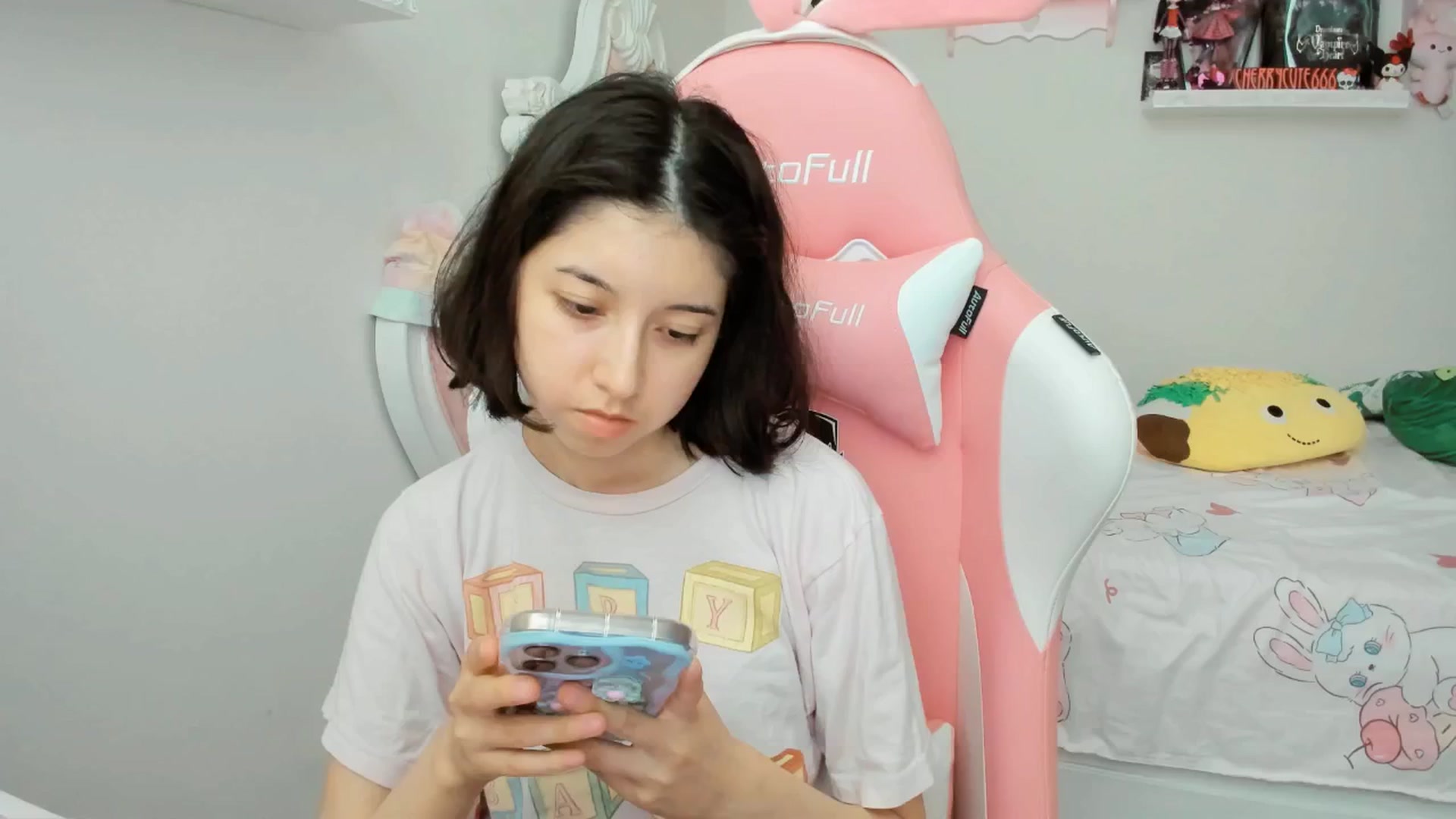 Gallery image thumbnail from Cherrycute666's myfreecams stream on, 06/24/2025, 24:58 image 7 of 20