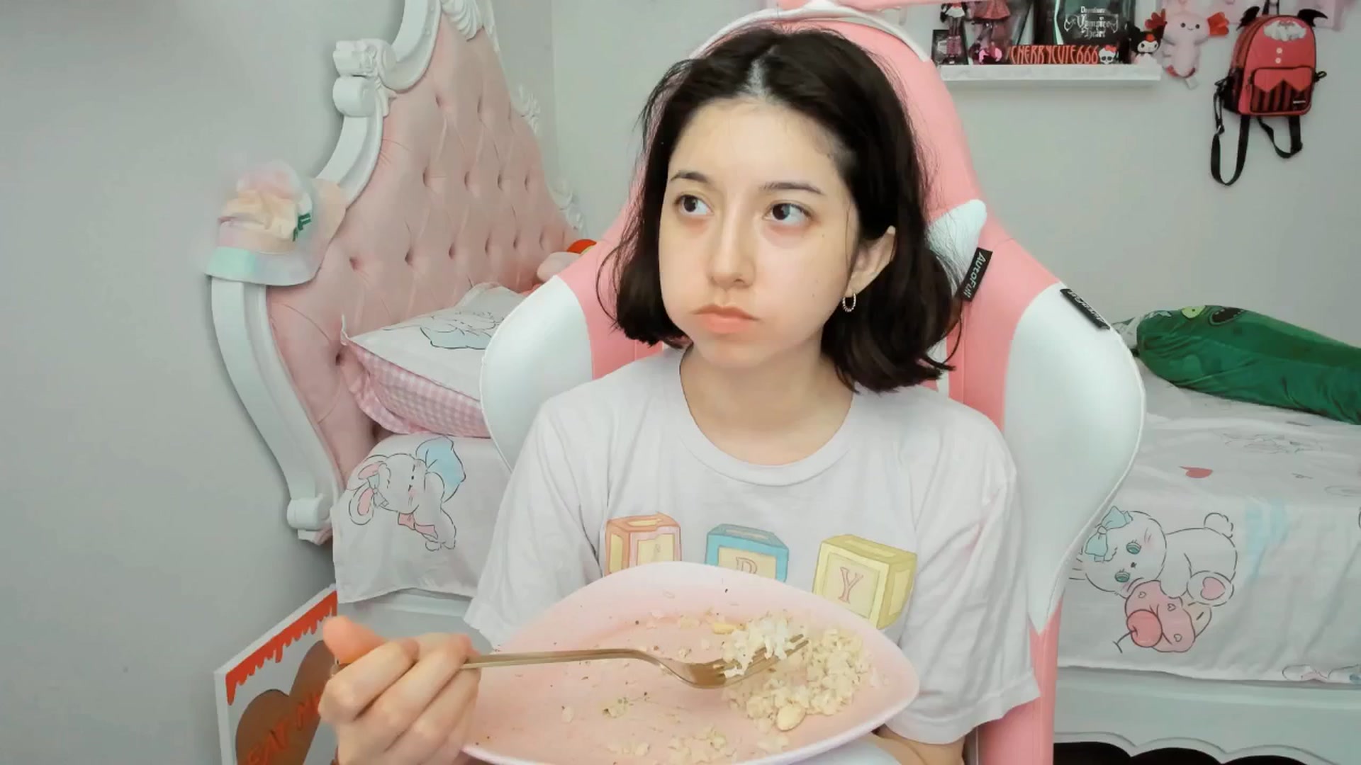 Gallery image thumbnail from Cherrycute666's myfreecams stream on, 06/24/2025, 24:58 image 9 of 20