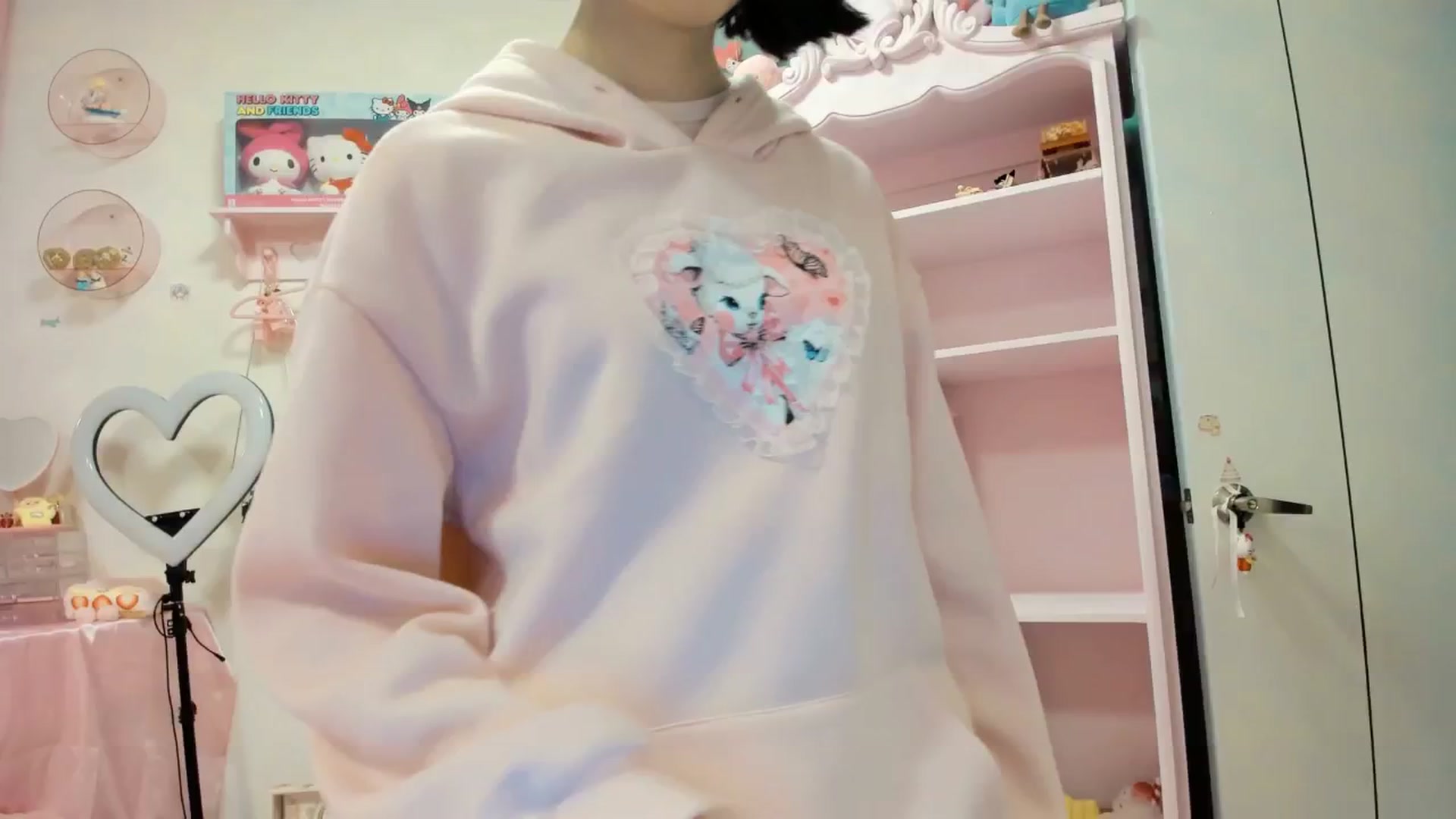 Gallery image thumbnail from Cherrycute666's myfreecams stream on, 06/24/2025, 05:17 image 4 of 20