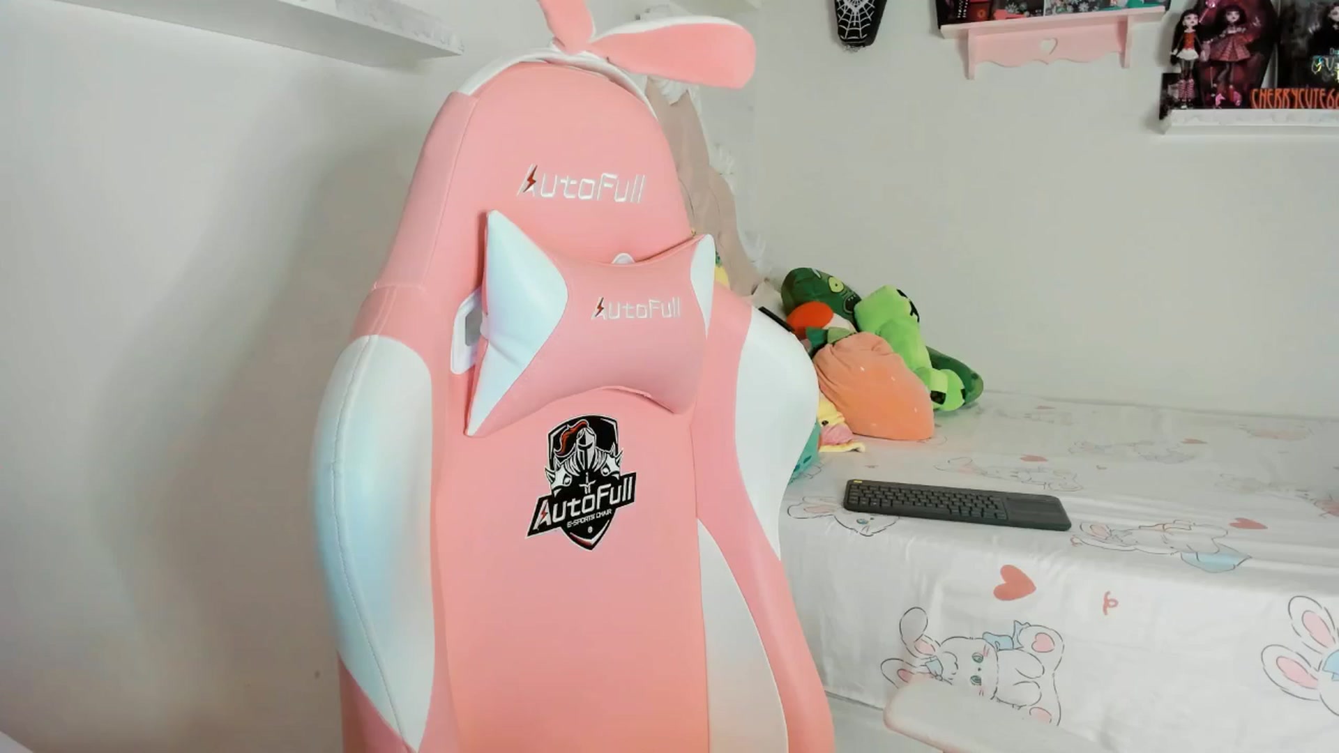Gallery image thumbnail from Cherrycute666's myfreecams stream on, 06/24/2025, 05:17 image 3 of 20