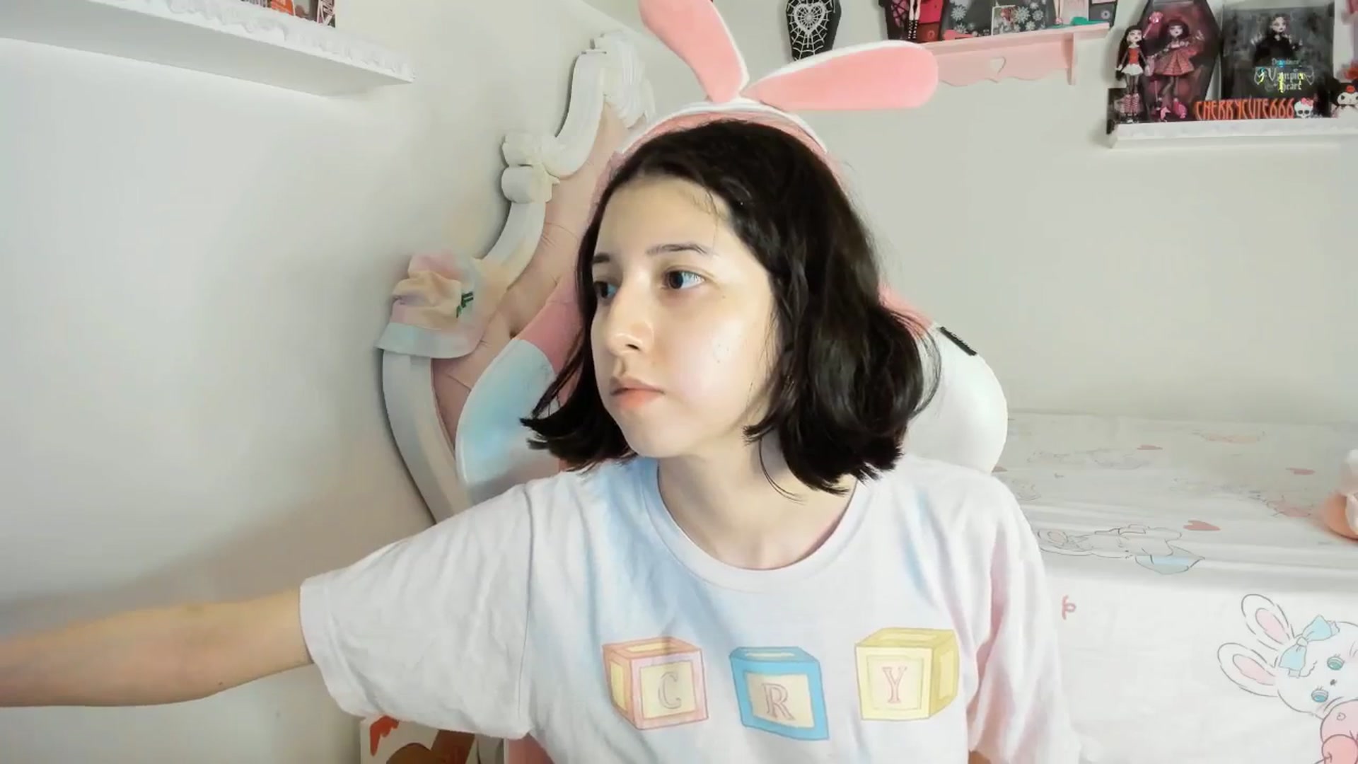 Gallery image thumbnail from Cherrycute666's myfreecams stream on, 06/24/2025, 05:17 image 17 of 20