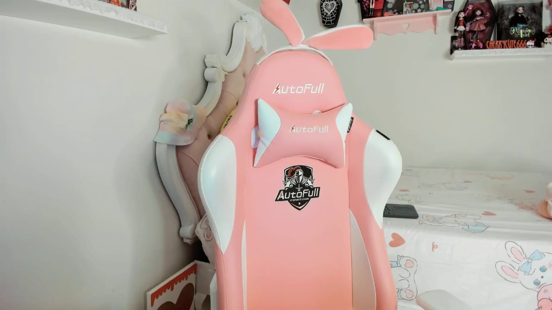 Gallery image thumbnail from Cherrycute666's myfreecams stream on, 06/24/2025, 05:17 image 19 of 20