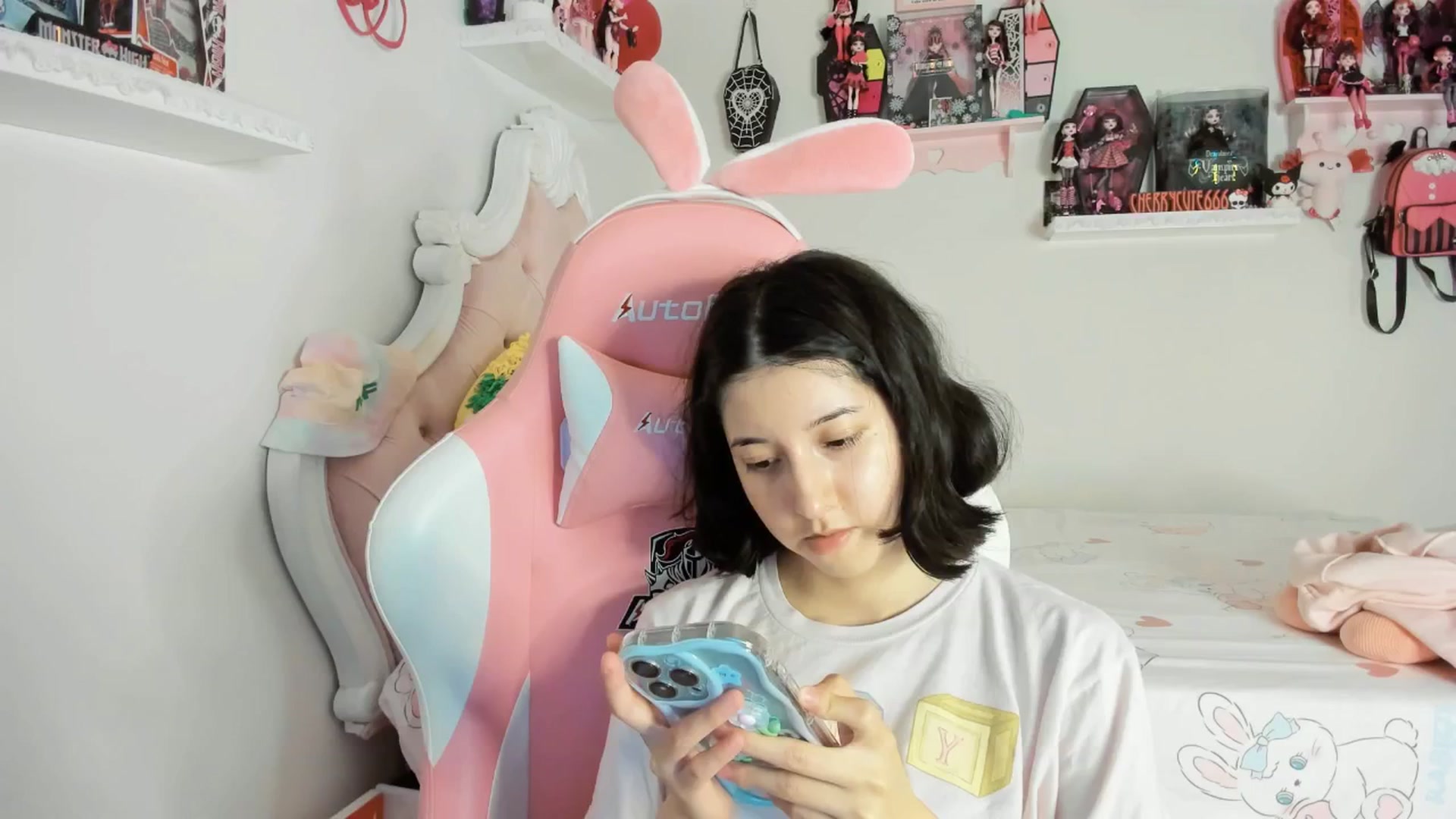 Gallery image thumbnail from Cherrycute666's myfreecams stream on, 06/24/2025, 05:17 image 16 of 20