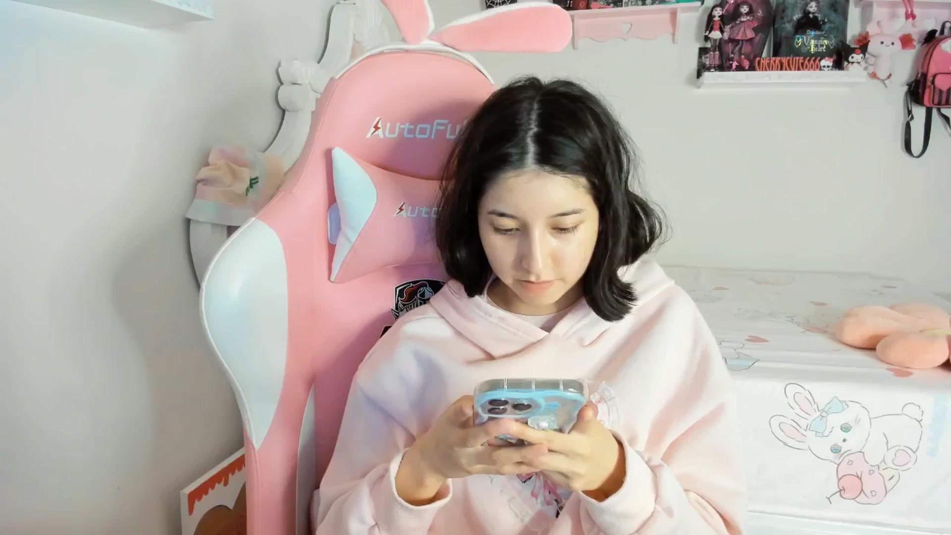 Gallery image thumbnail from Cherrycute666's myfreecams stream on, 06/24/2025, 05:17 image 1 of 20