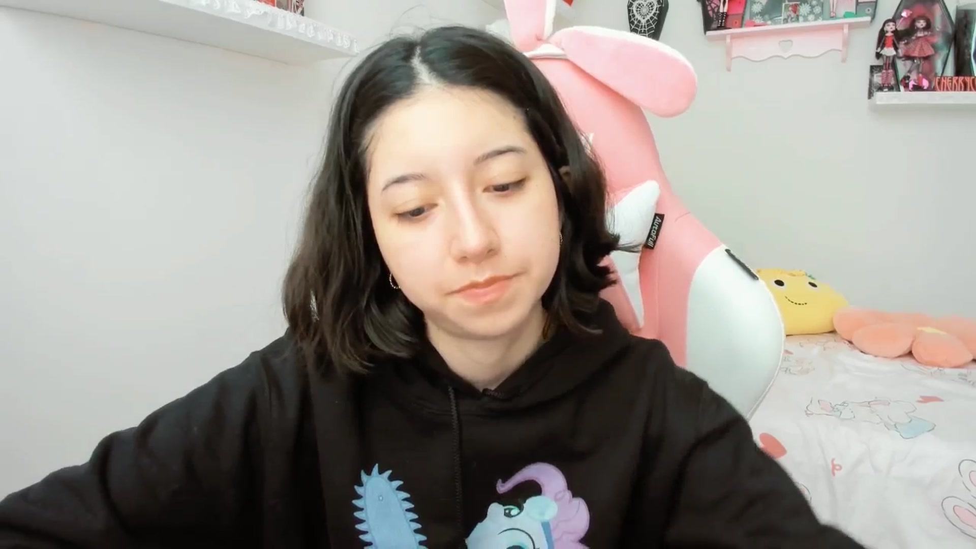 Gallery image thumbnail from Cherrycute666's myfreecams stream on, 06/25/2025, 20:49 image 15 of 20