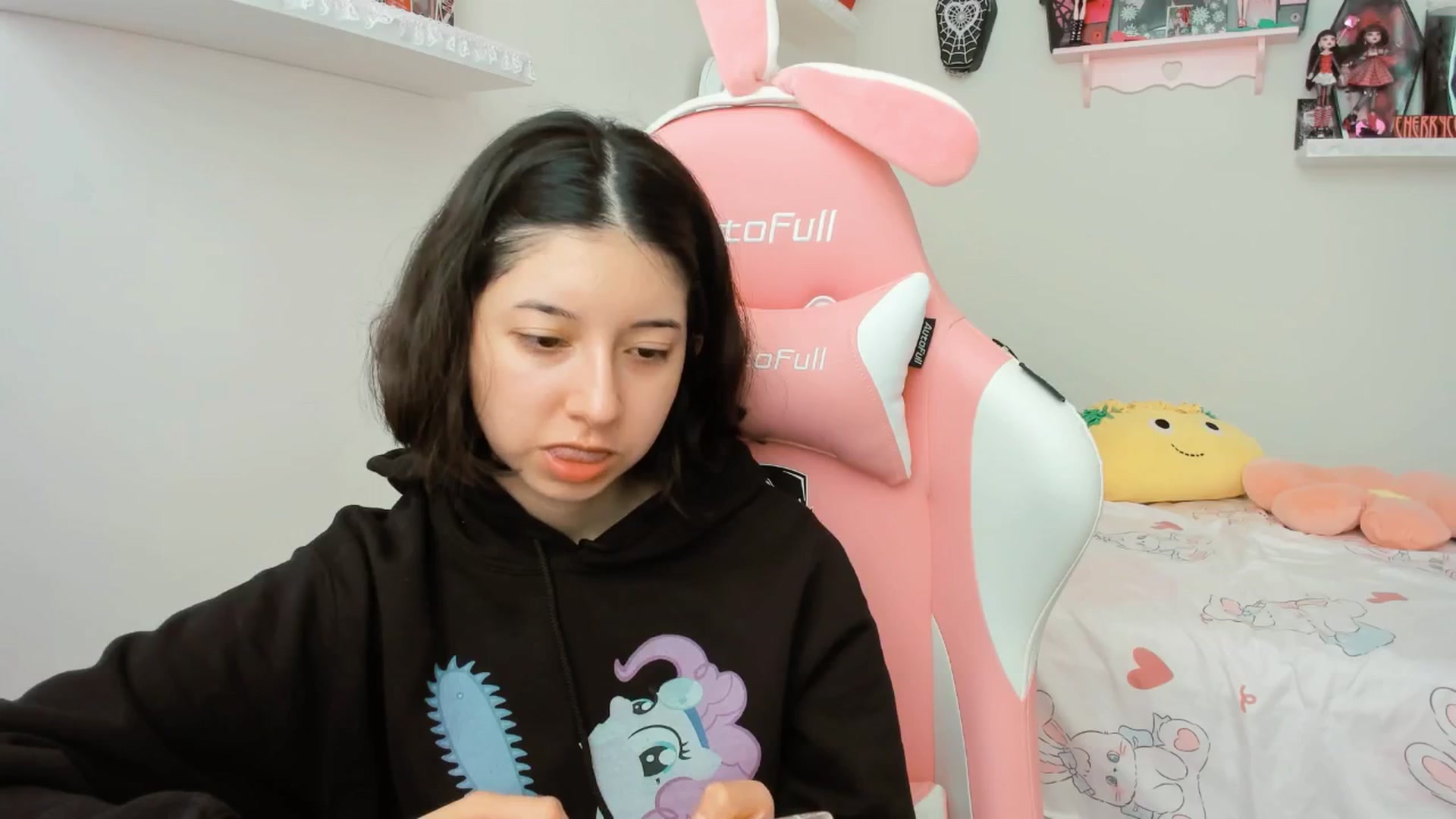 Gallery image thumbnail from Cherrycute666's myfreecams stream on, 06/25/2025, 20:49 image 17 of 20