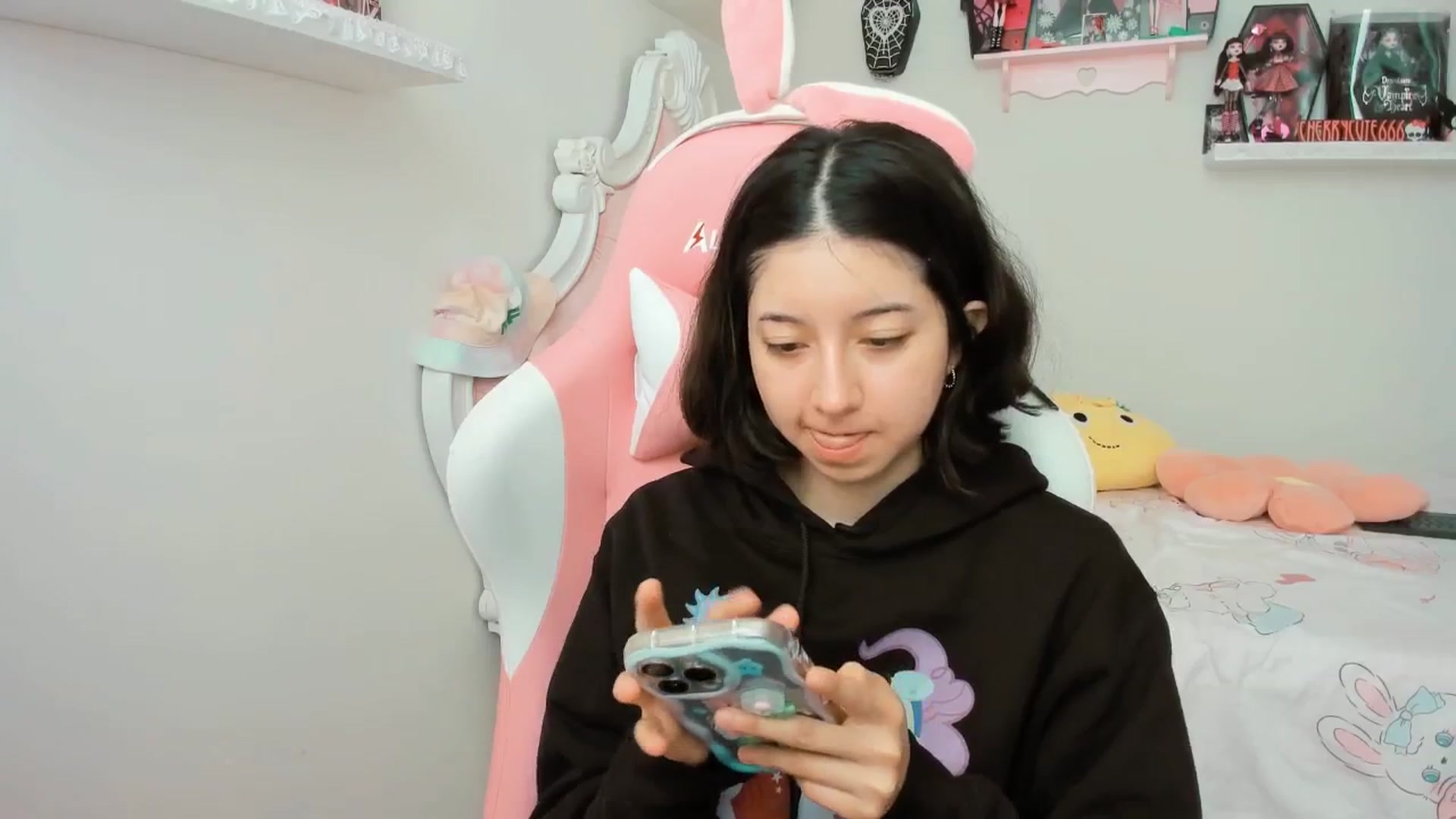 Gallery image thumbnail from Cherrycute666's myfreecams stream on, 06/25/2025, 20:49 image 10 of 20