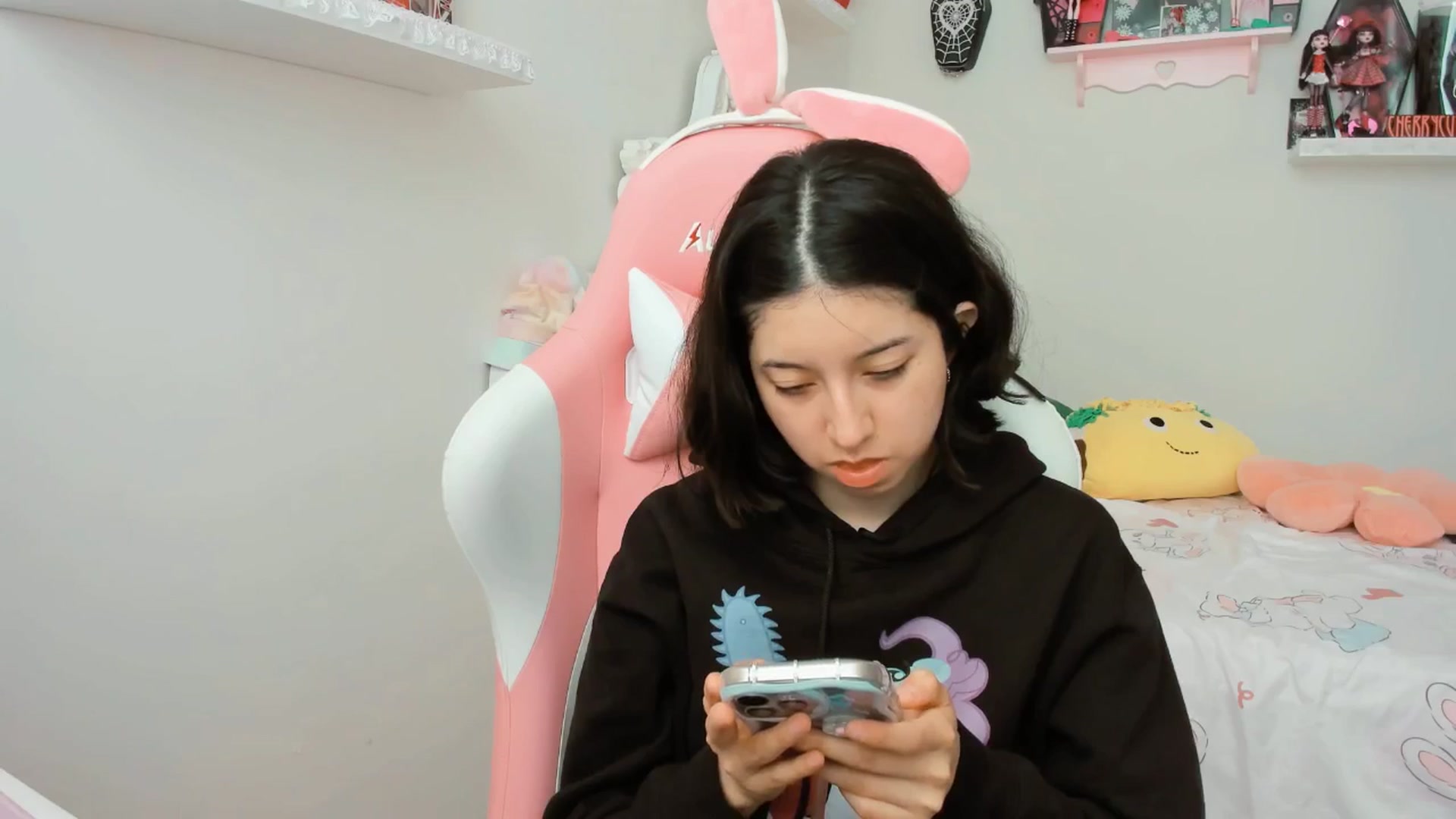 Gallery image thumbnail from Cherrycute666's myfreecams stream on, 06/25/2025, 20:49 image 6 of 20