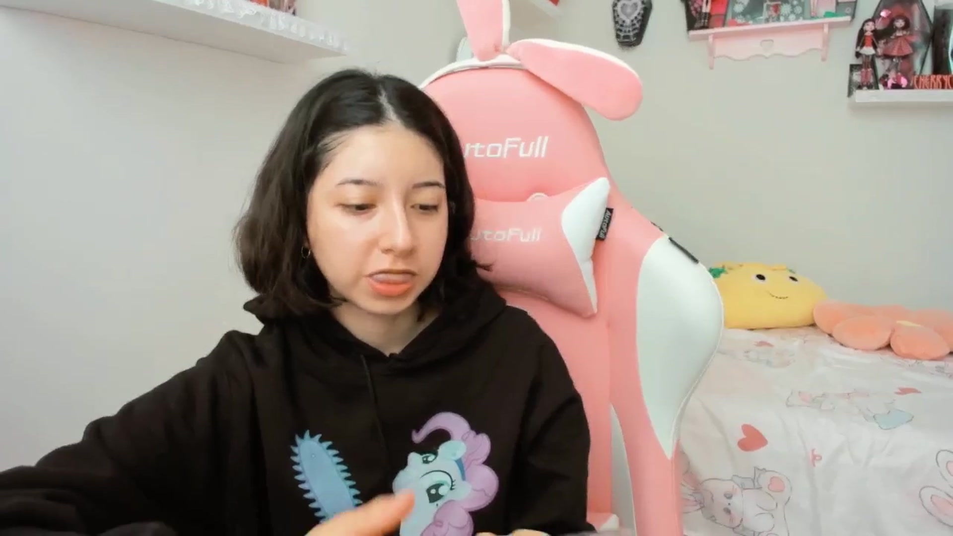 Gallery image thumbnail from Cherrycute666's myfreecams stream on, 06/25/2025, 20:49 image 18 of 20