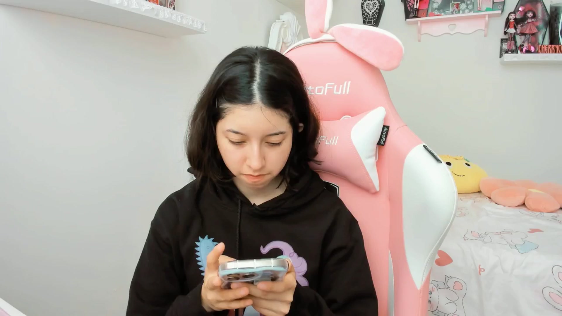 Gallery image thumbnail from Cherrycute666's myfreecams stream on, 06/25/2025, 20:49 image 13 of 20