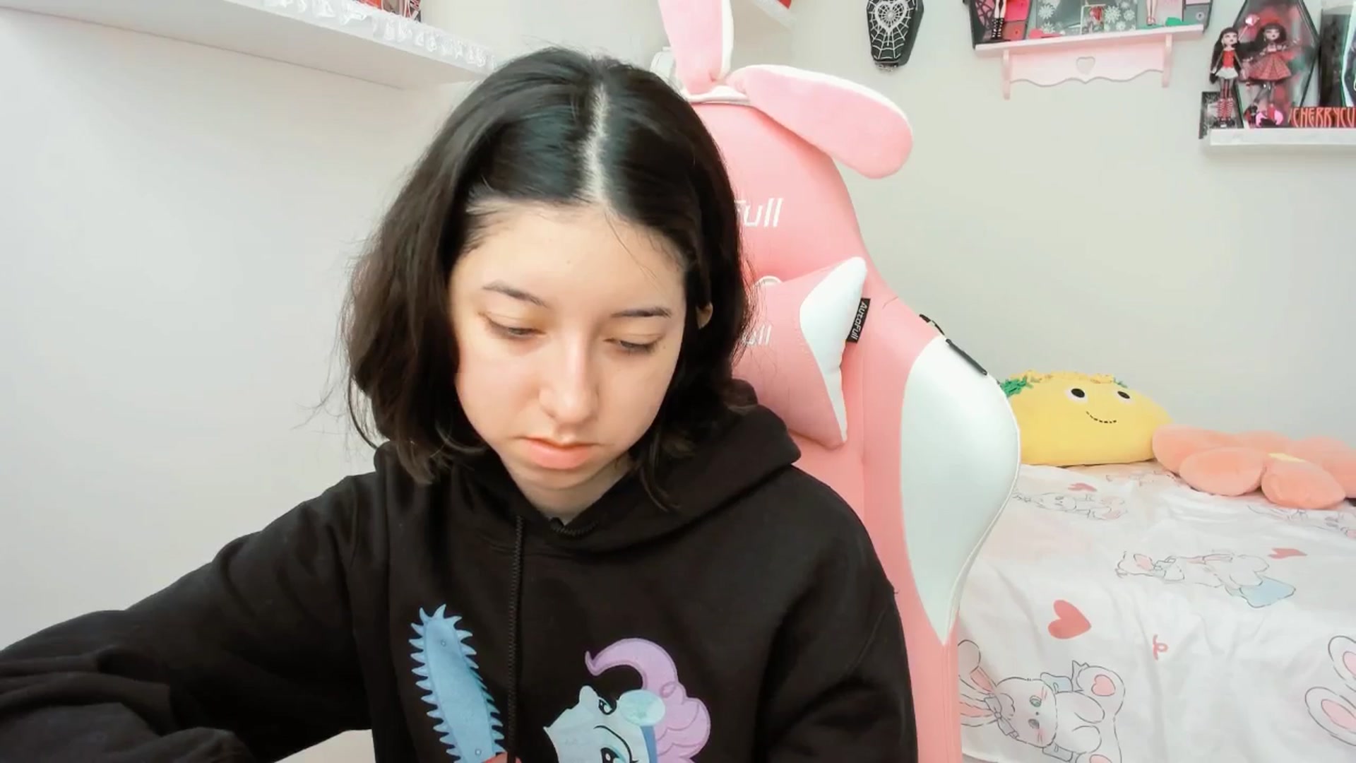 Gallery image thumbnail from Cherrycute666's myfreecams stream on, 06/25/2025, 20:49 image 2 of 20