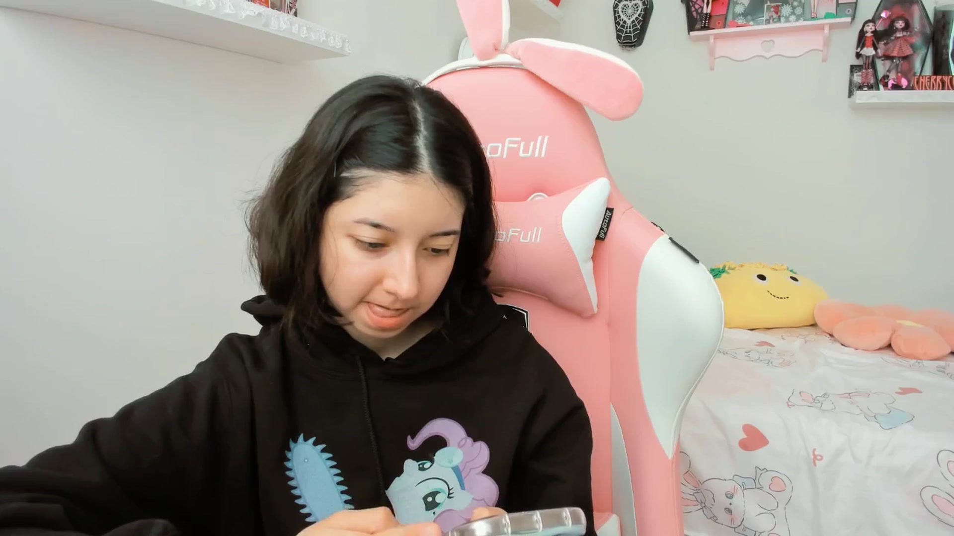 Gallery image thumbnail from Cherrycute666's myfreecams stream on, 06/25/2025, 20:49 image 19 of 20