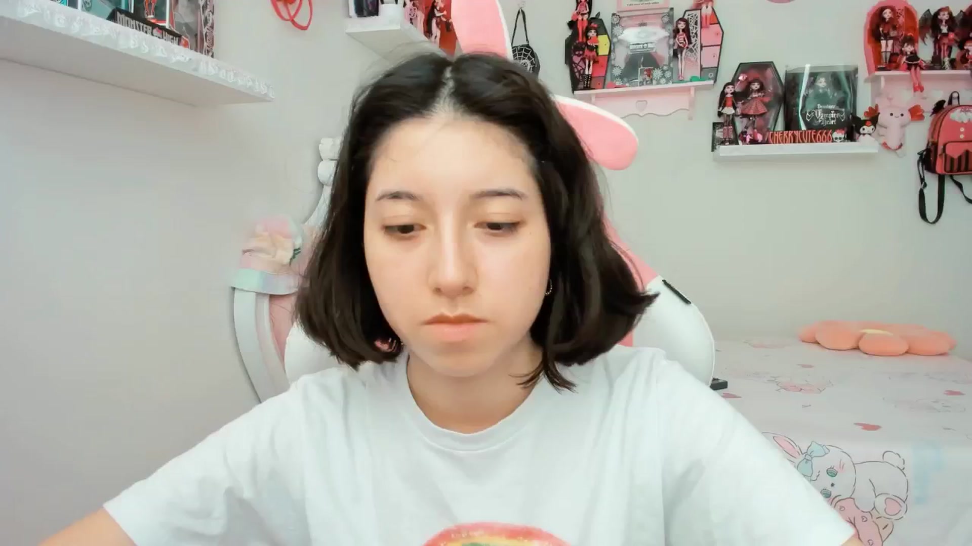Gallery image thumbnail from Cherrycute666's myfreecams stream on, 06/26/2025, 21:04 image 15 of 20