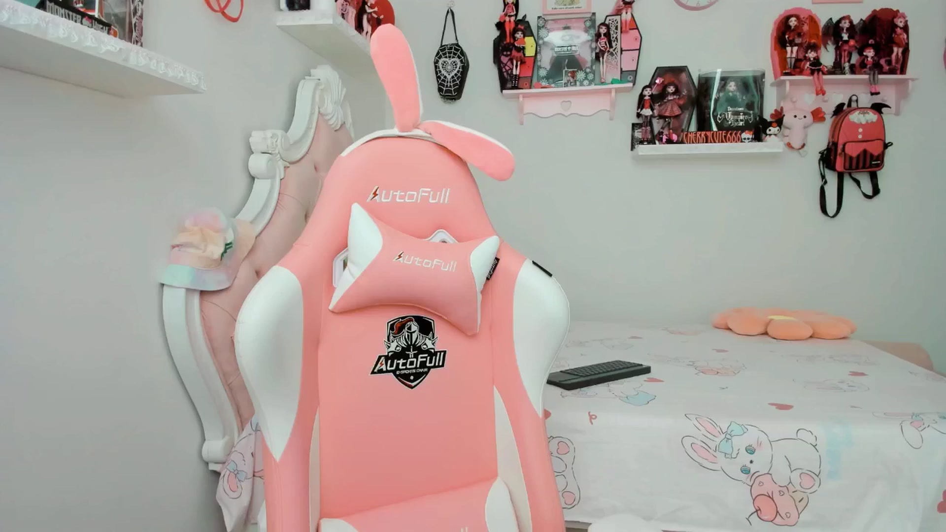 Gallery image thumbnail from Cherrycute666's myfreecams stream on, 06/26/2025, 21:04 image 8 of 20