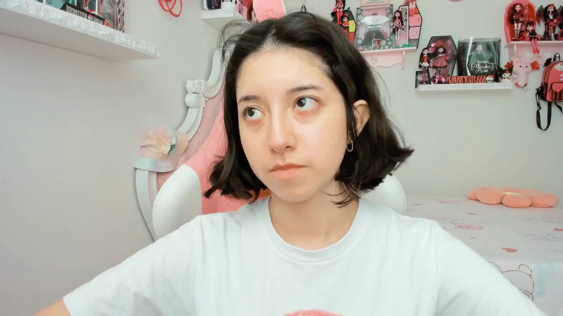 Gallery image thumbnail from Cherrycute666's myfreecams stream on, 06/26/2025, 21:04 image 12 of 20