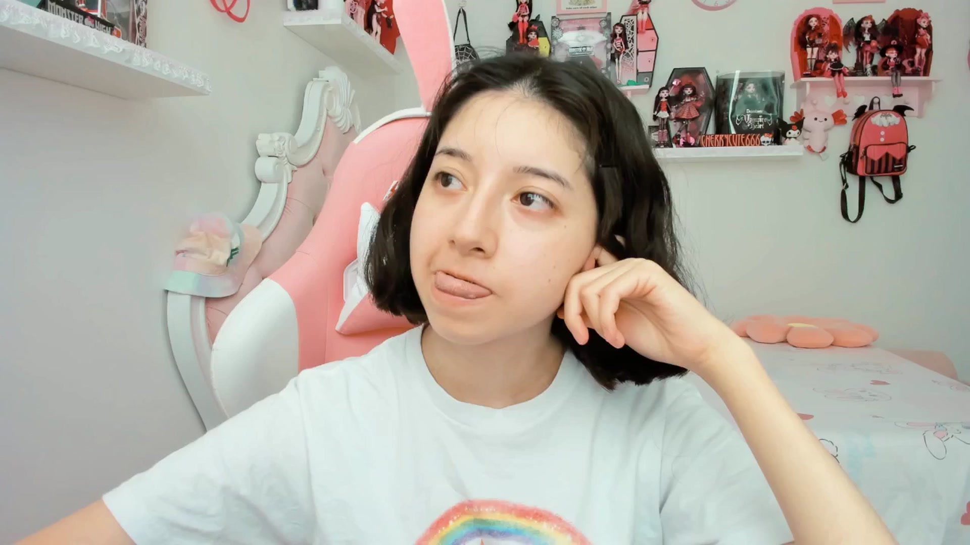 Gallery image thumbnail from Cherrycute666's myfreecams stream on, 06/26/2025, 21:04 image 6 of 20