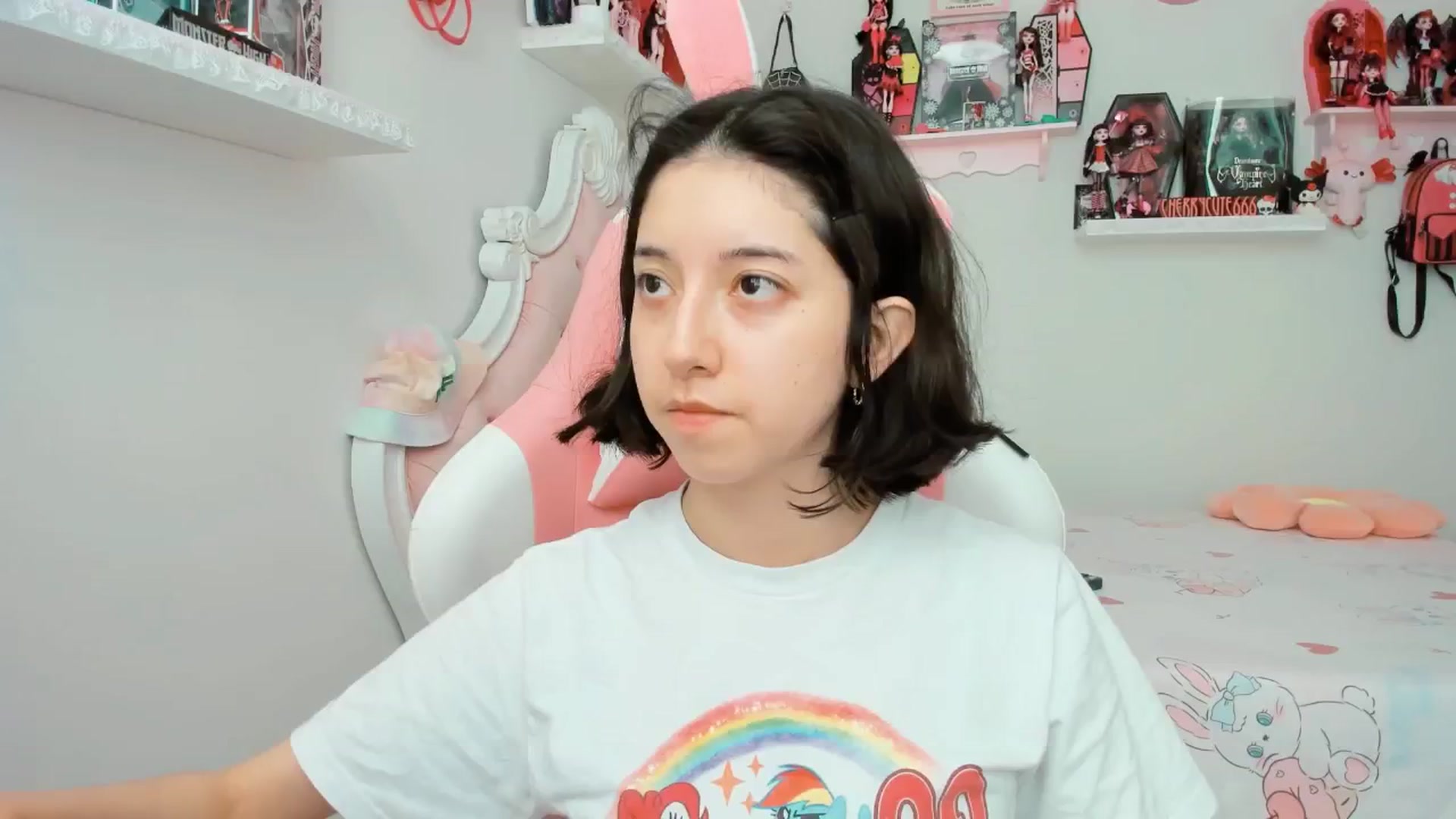 Gallery image thumbnail from Cherrycute666's myfreecams stream on, 06/26/2025, 21:04 image 11 of 20