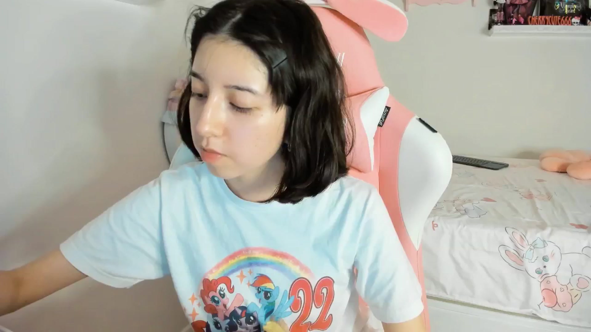 Gallery image thumbnail from Cherrycute666's myfreecams stream on, 06/27/2025, 05:05 image 16 of 20