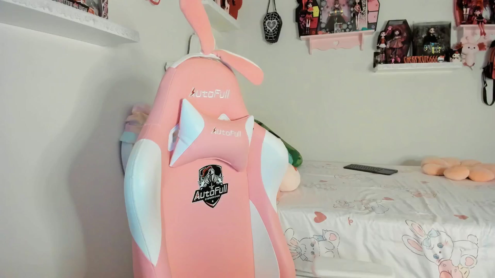 Gallery image thumbnail from Cherrycute666's myfreecams stream on, 06/27/2025, 05:05 image 2 of 20