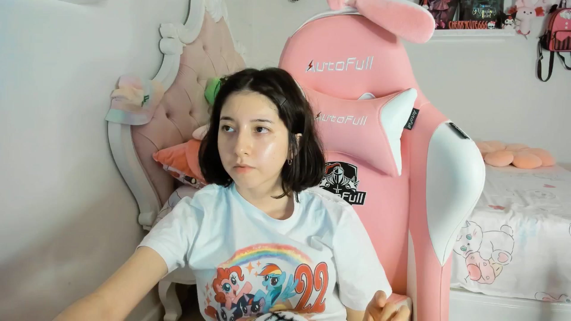 Gallery image thumbnail from Cherrycute666's myfreecams stream on, 06/27/2025, 05:05 image 18 of 20