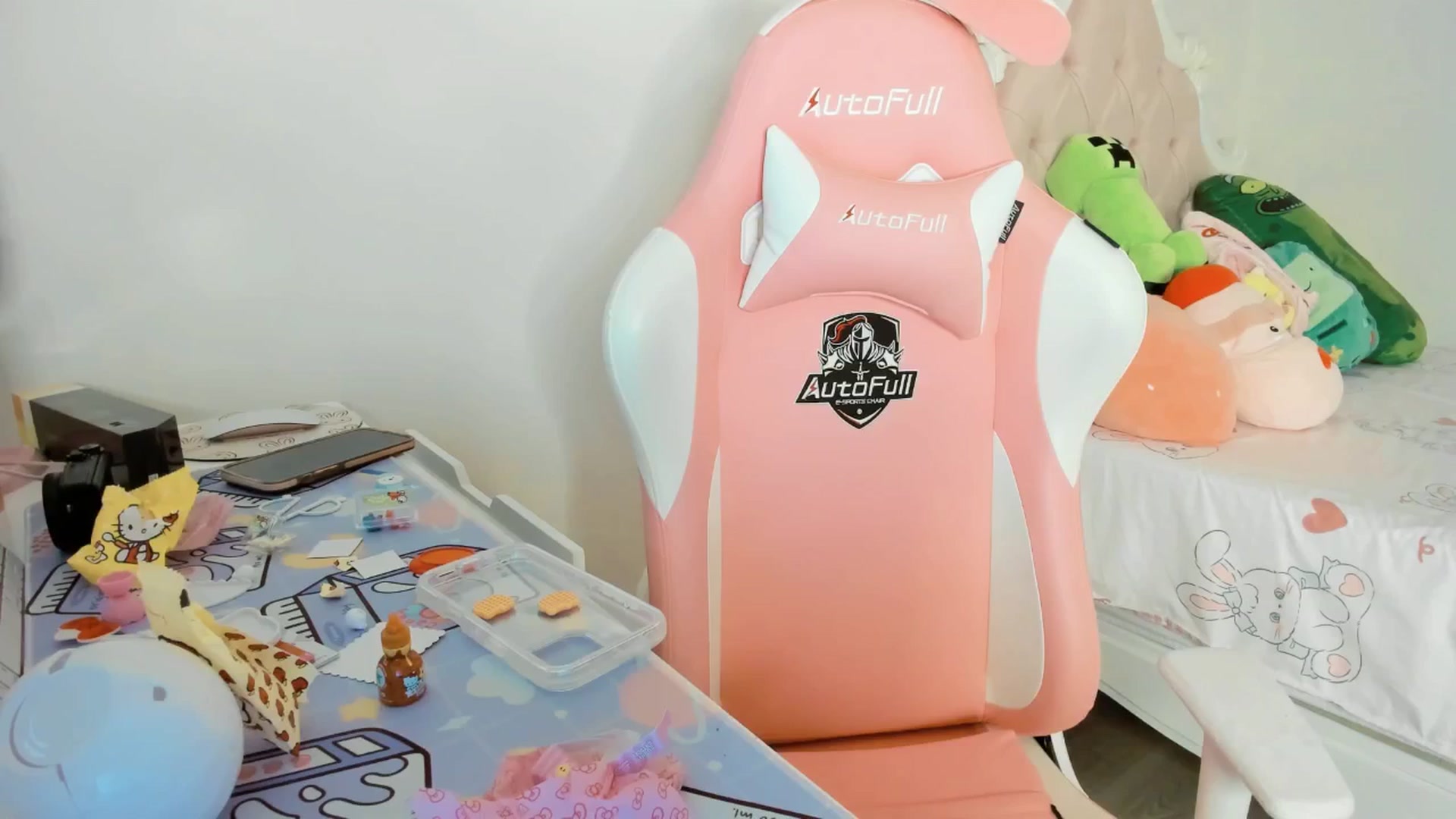 Gallery image thumbnail from Cherrycute666's myfreecams stream on, 06/27/2025, 05:05 image 13 of 20