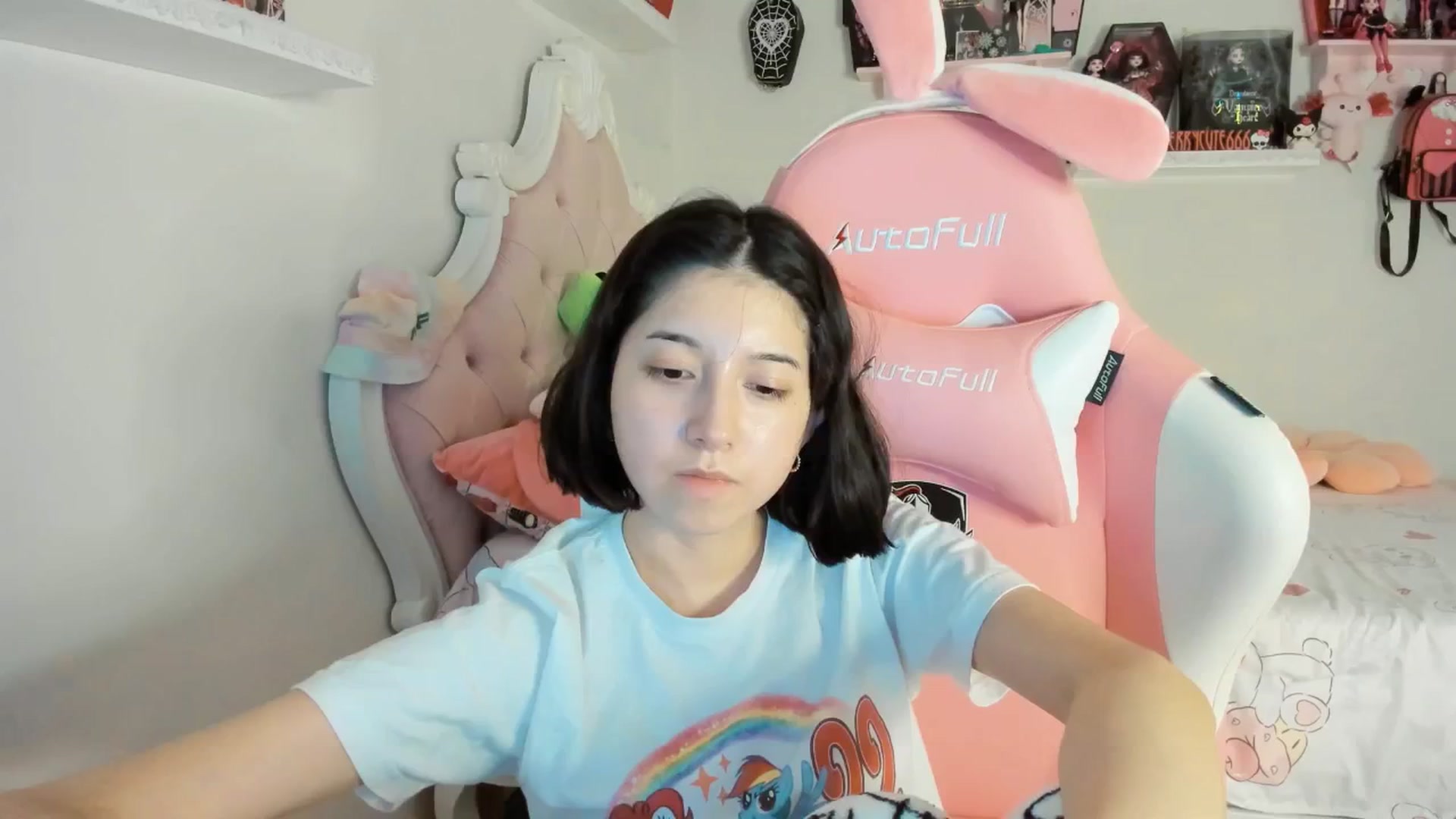 Gallery image thumbnail from Cherrycute666's myfreecams stream on, 06/27/2025, 05:05 image 11 of 20